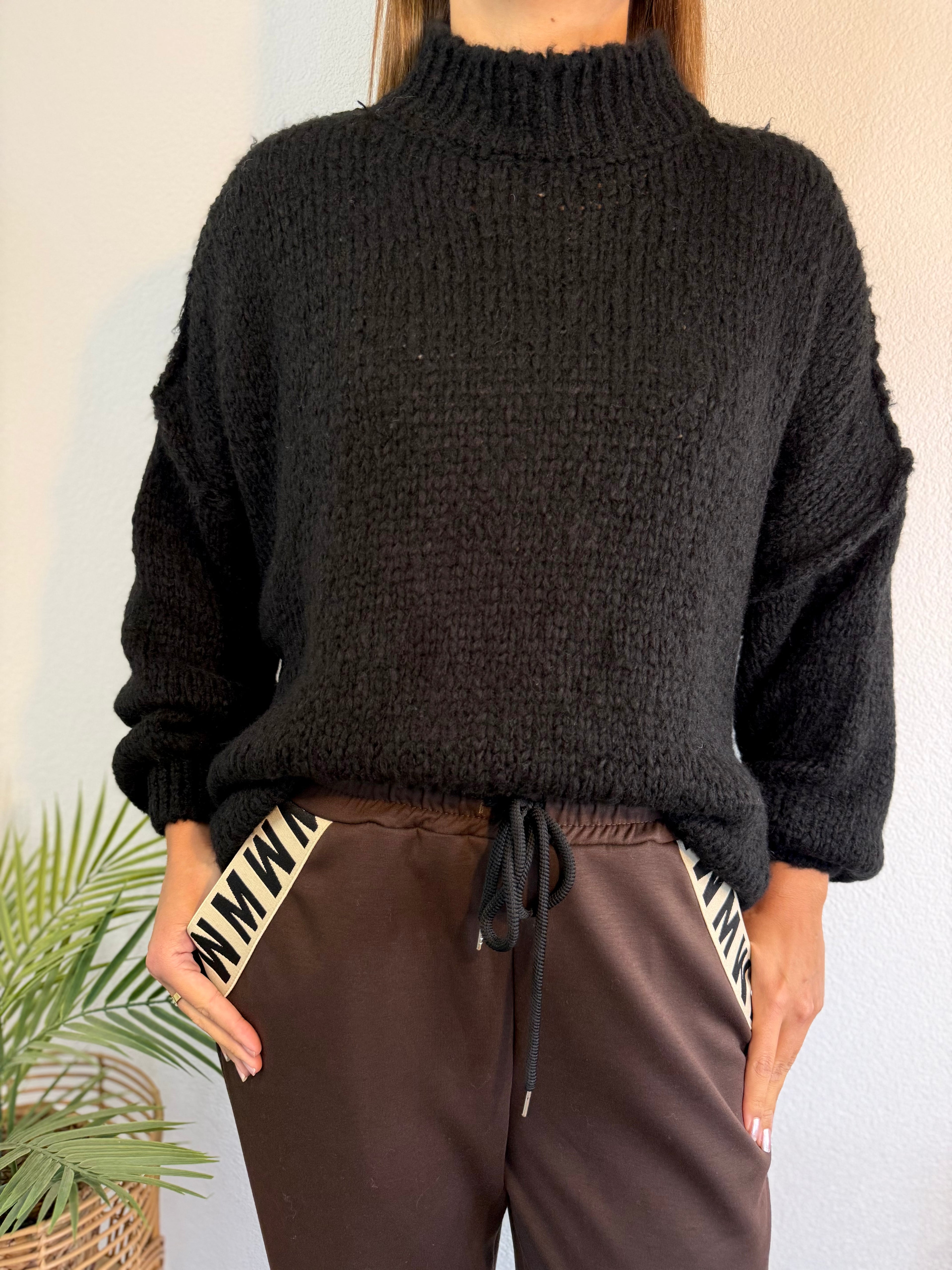 Elegante Butterstoffhose - mit Taschenverzierung in verschiedenen Farben