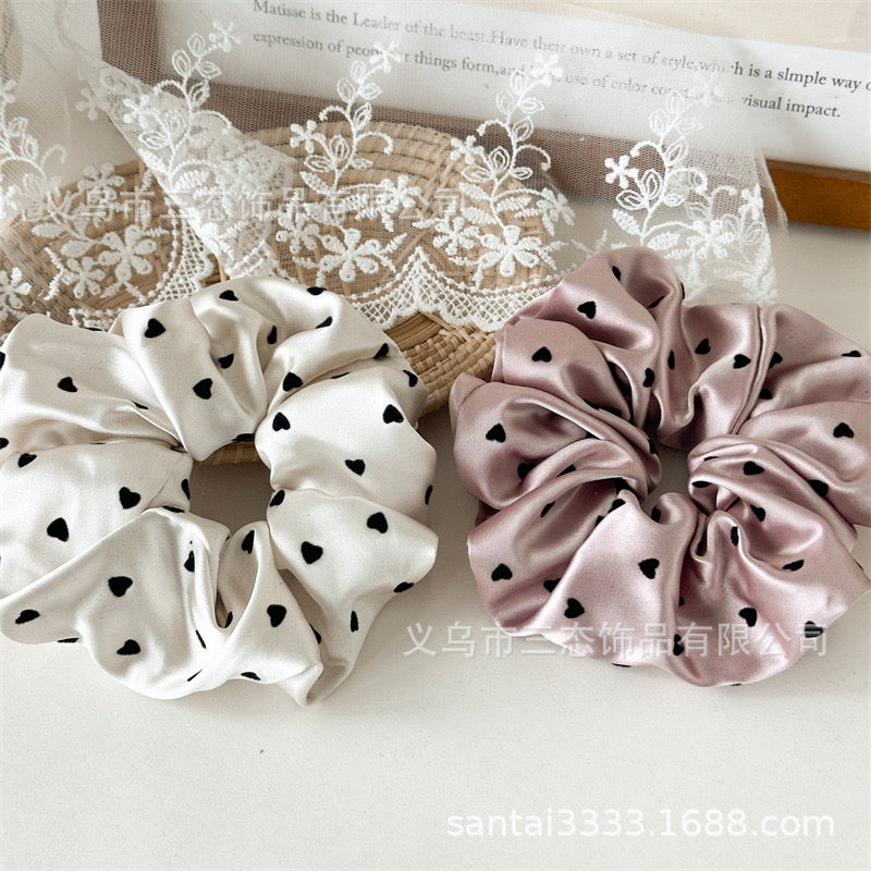 Scrunchie HEARTS - in Satin-Optik