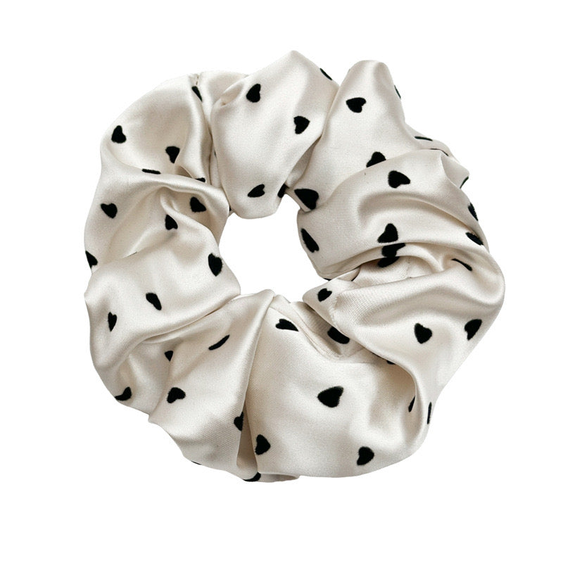 Scrunchie HEARTS - in Satin-Optik