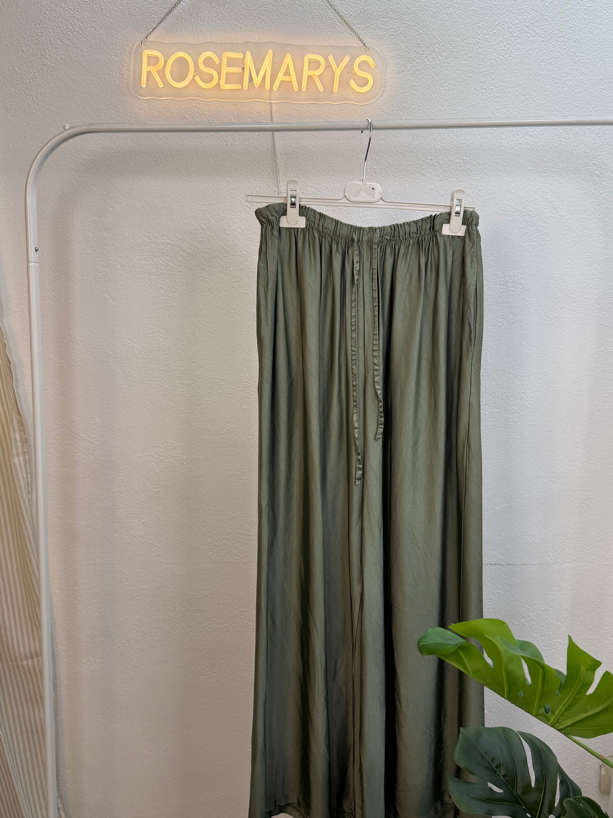 Ultra Wide Leg Satin Hose - mit Bequembund in verschiedenen Farben - bis 44 tragbar