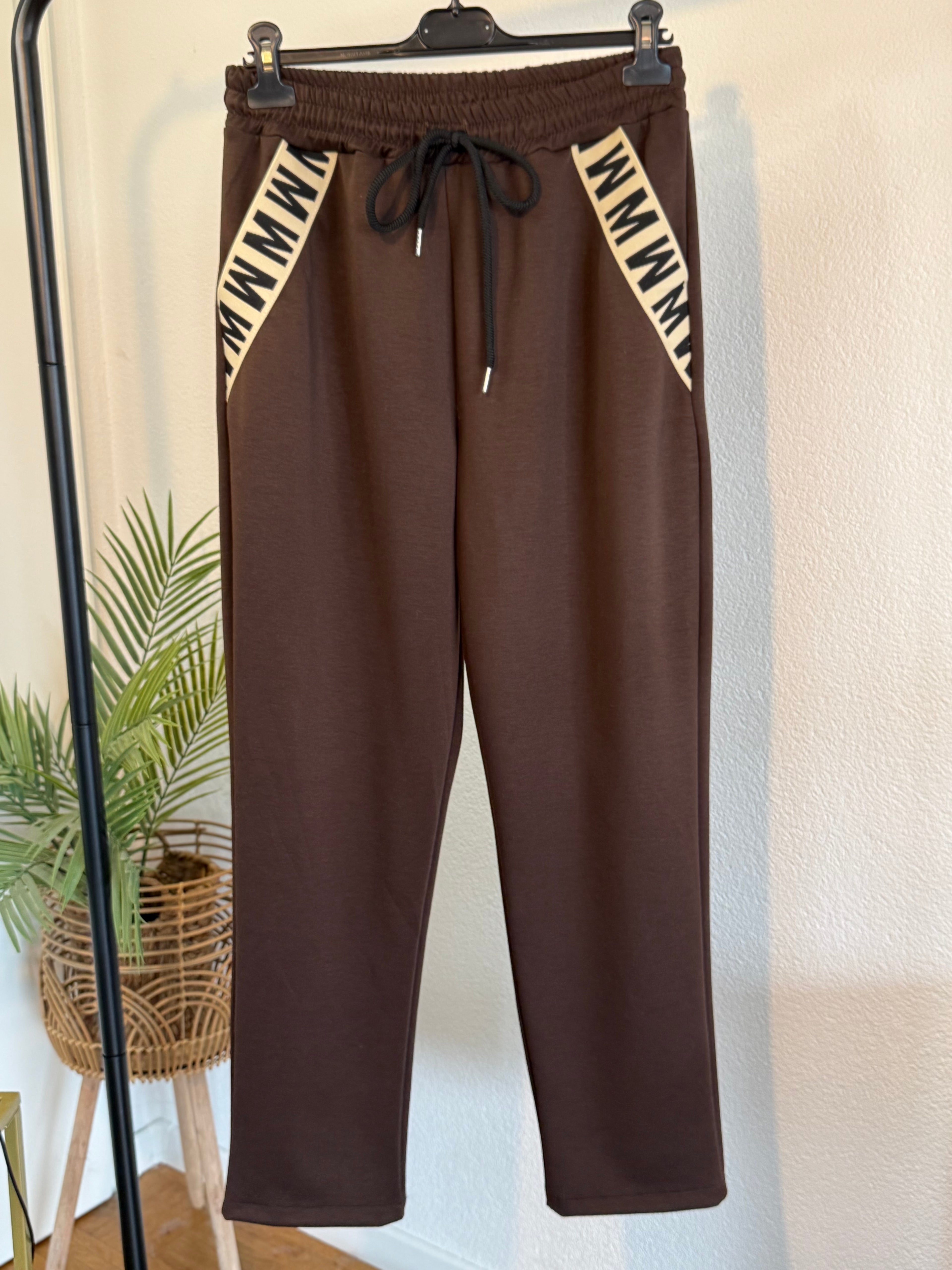 Elegante Butterstoffhose - mit Taschenverzierung in verschiedenen Farben