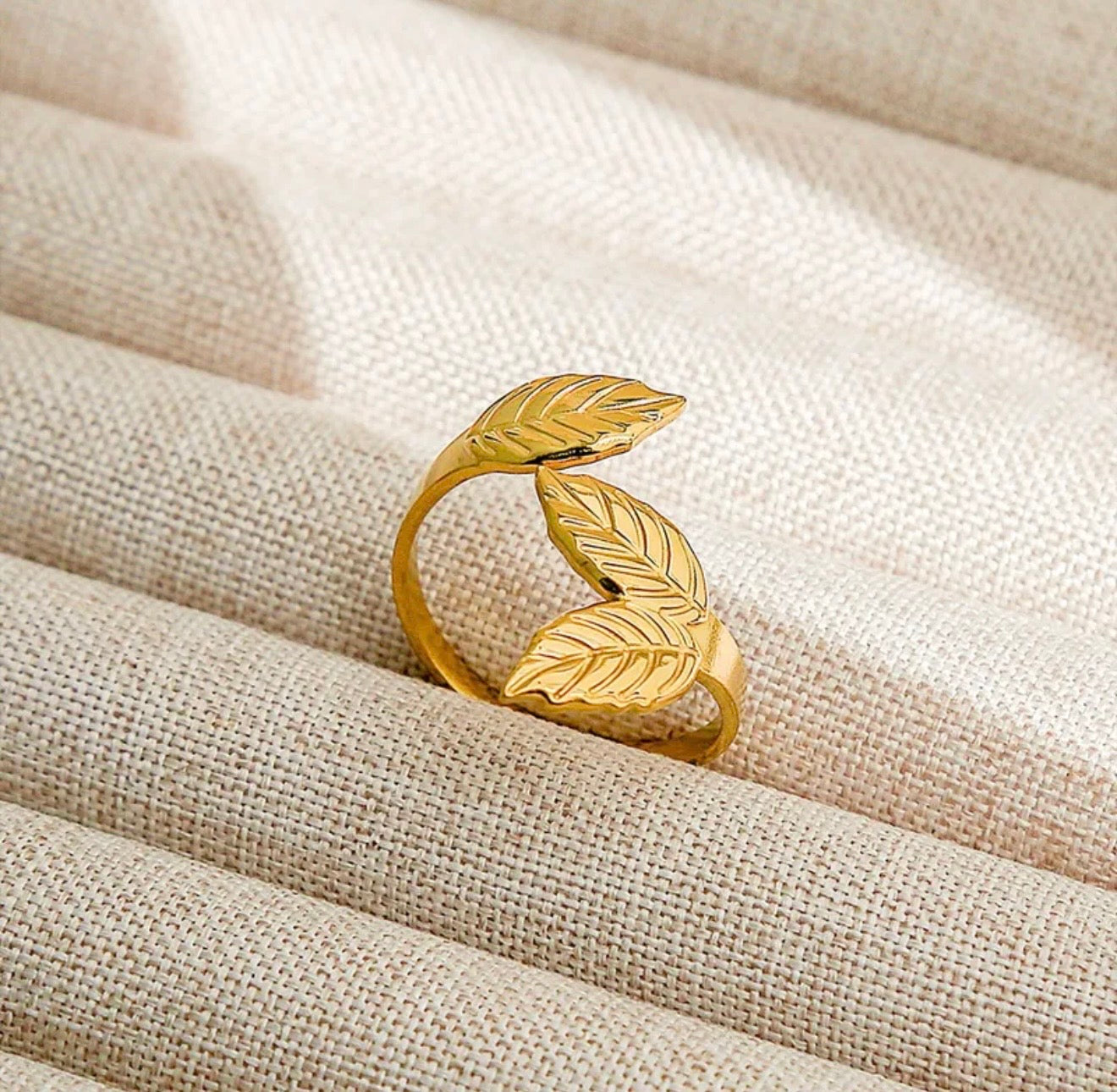 Ring LEAF MIT 3 Blättern - wasserfest, größenverstellbar