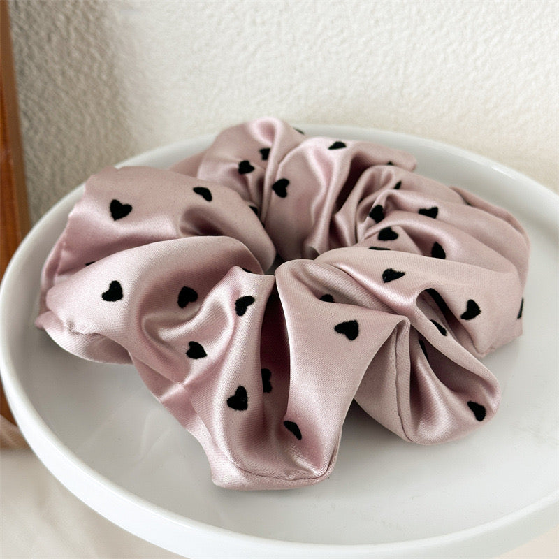 Scrunchie HEARTS - in Satin-Optik