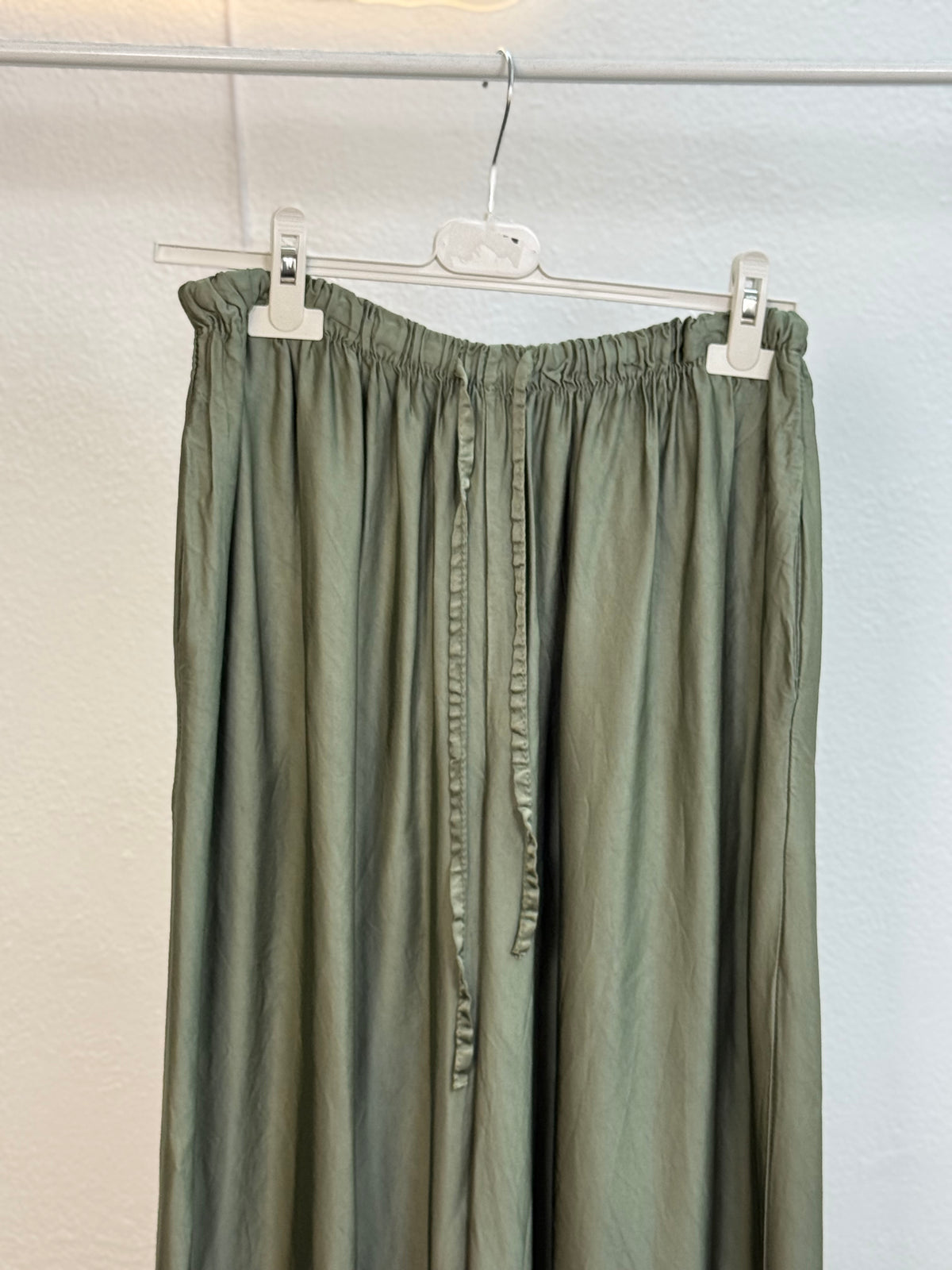 Ultra Wide Leg Satin Hose - mit Bequembund in verschiedenen Farben - bis 44 tragbar