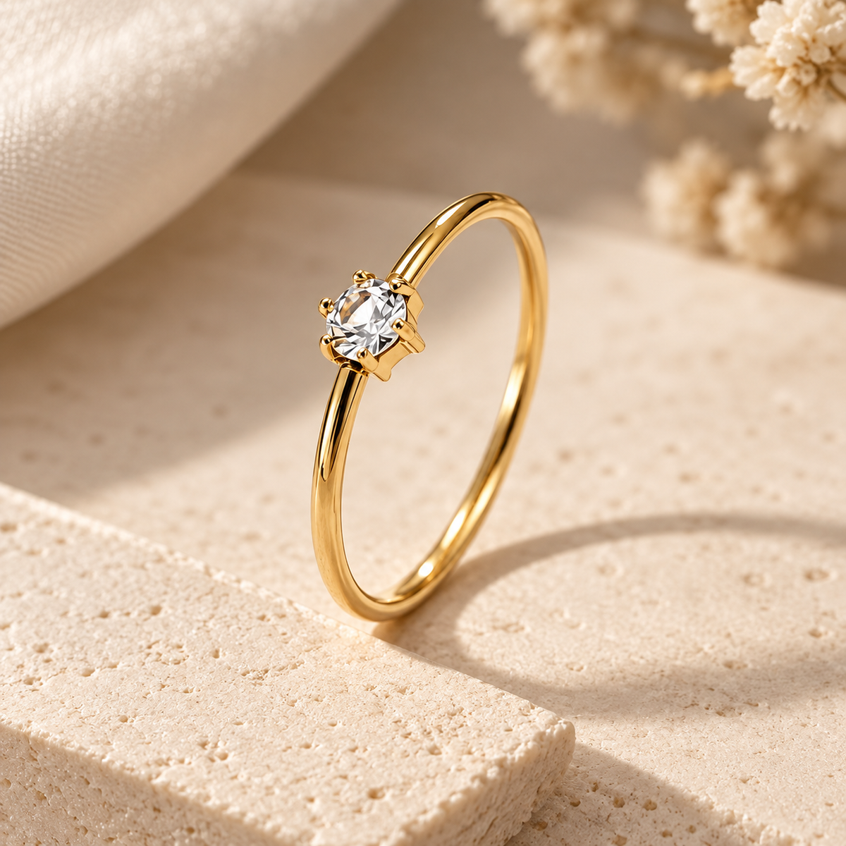VÉRA Solitaire Ring – 18K vergoldeter Edelstahl mit Zirkonia