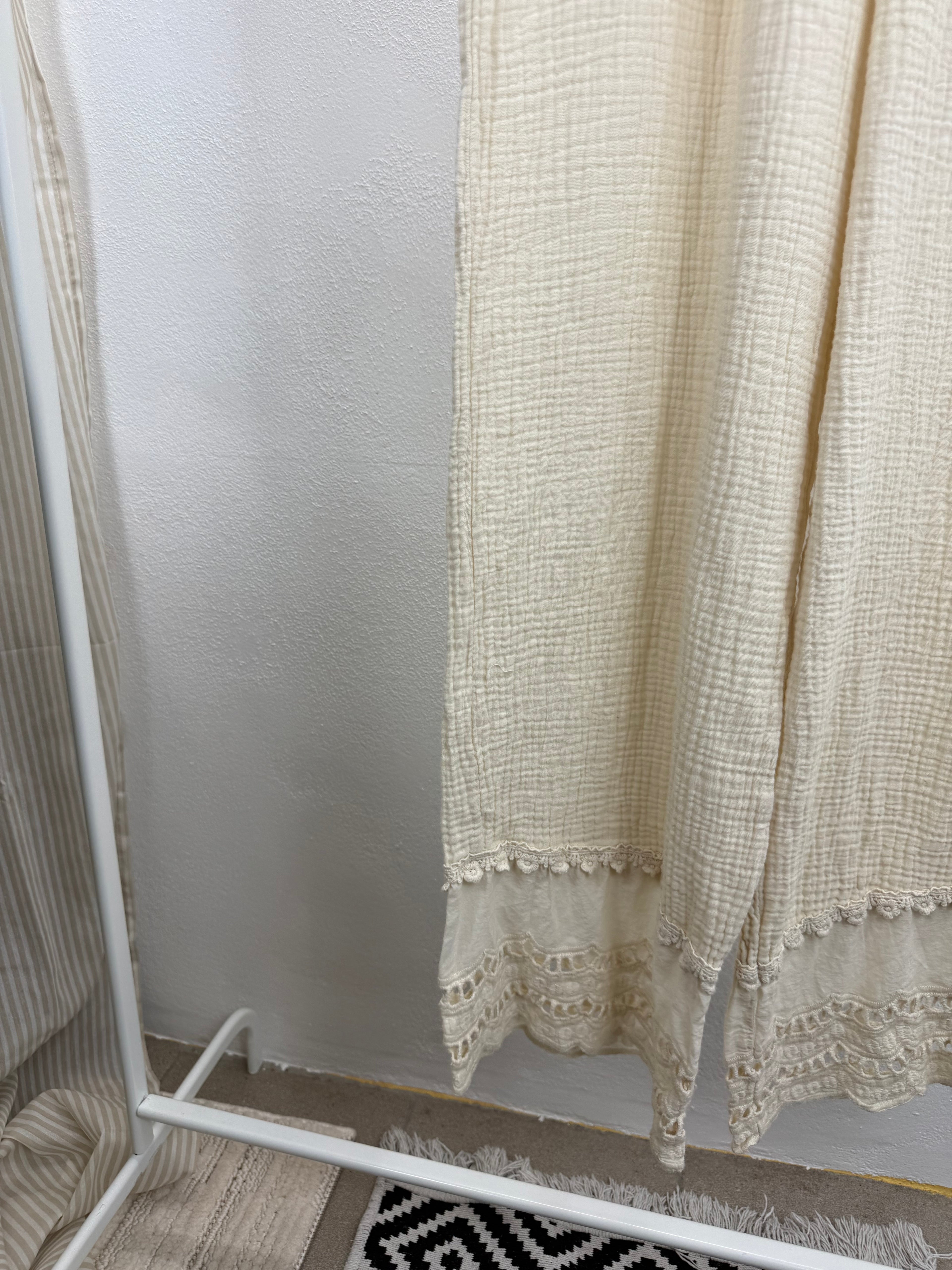Musselinhose MARY - 100% Baumwolle mit Spitzendetail