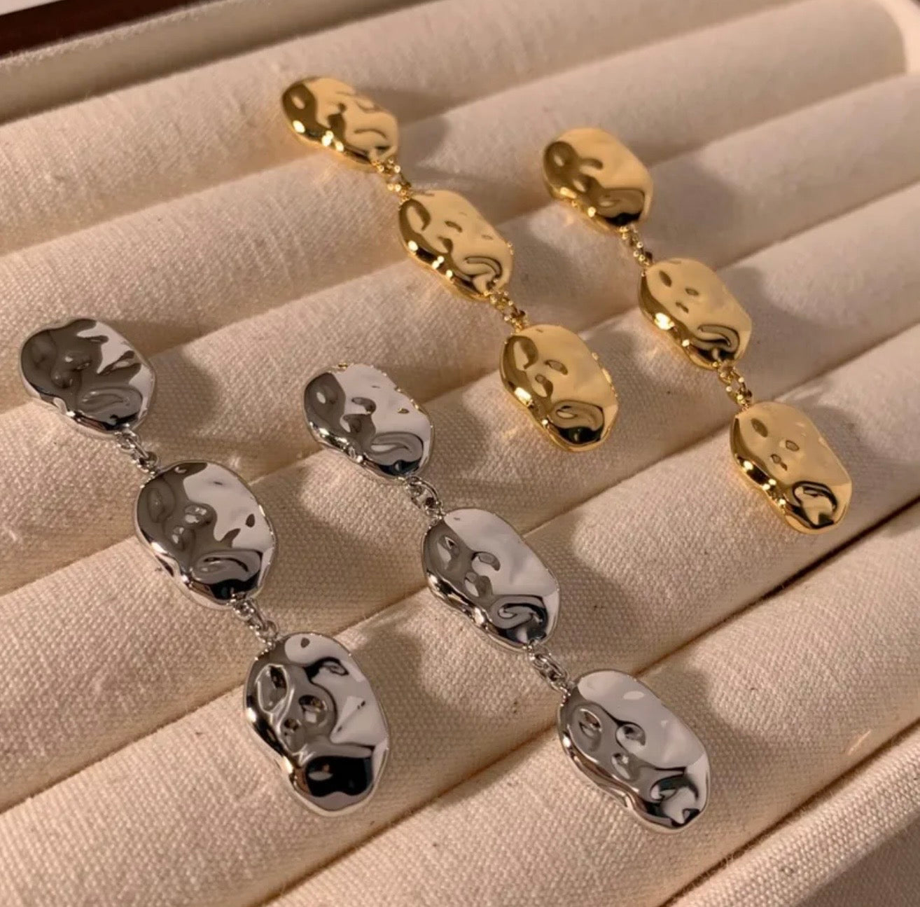Statement Ohrringe WAVE - In Gold und Silber