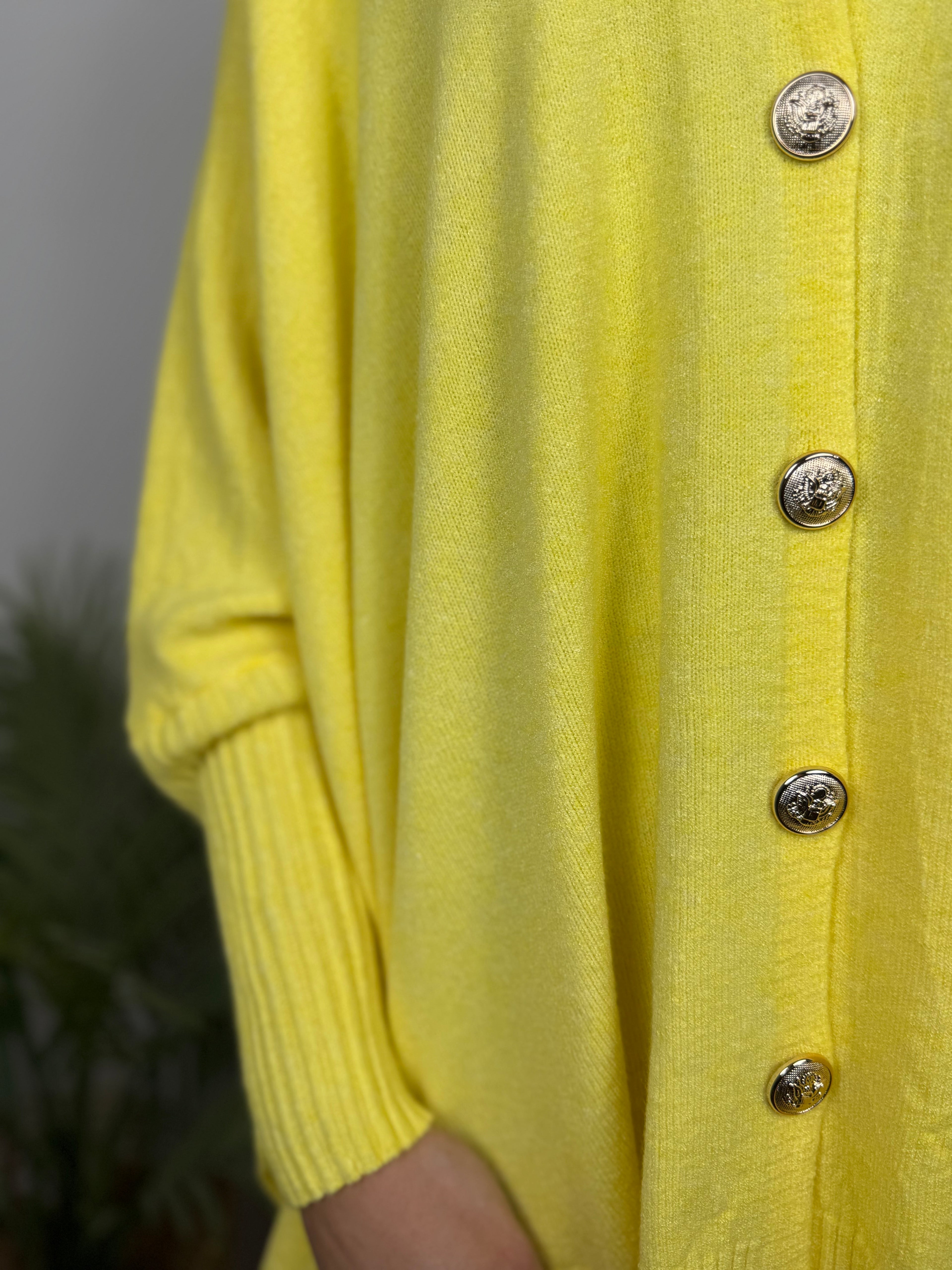 Ultra Oversize Strickjacke Elisa mit Knöpfen - butterweich dank Viskose (Kopie)
