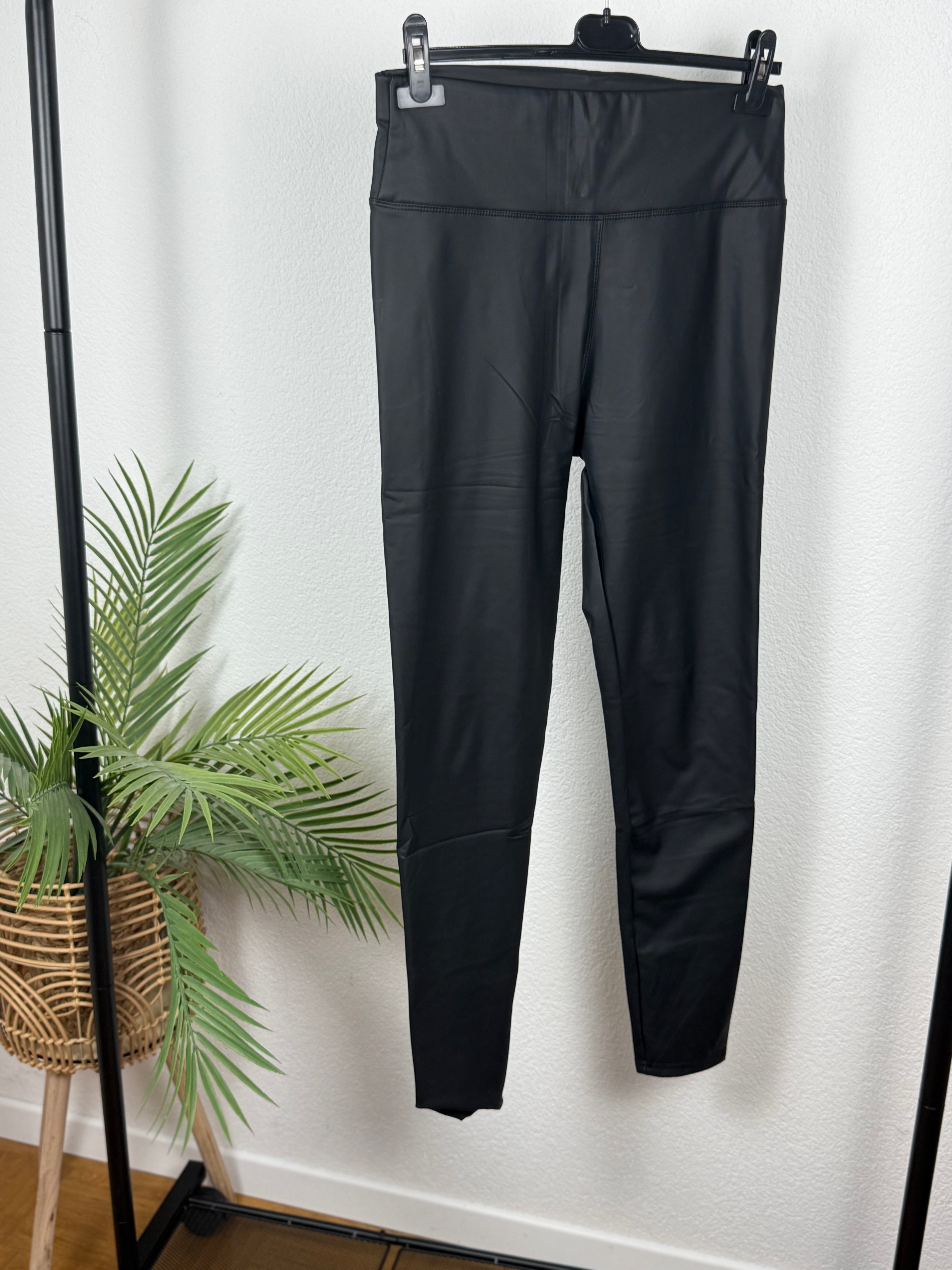 Dehnbare Leggins in Lederoptik