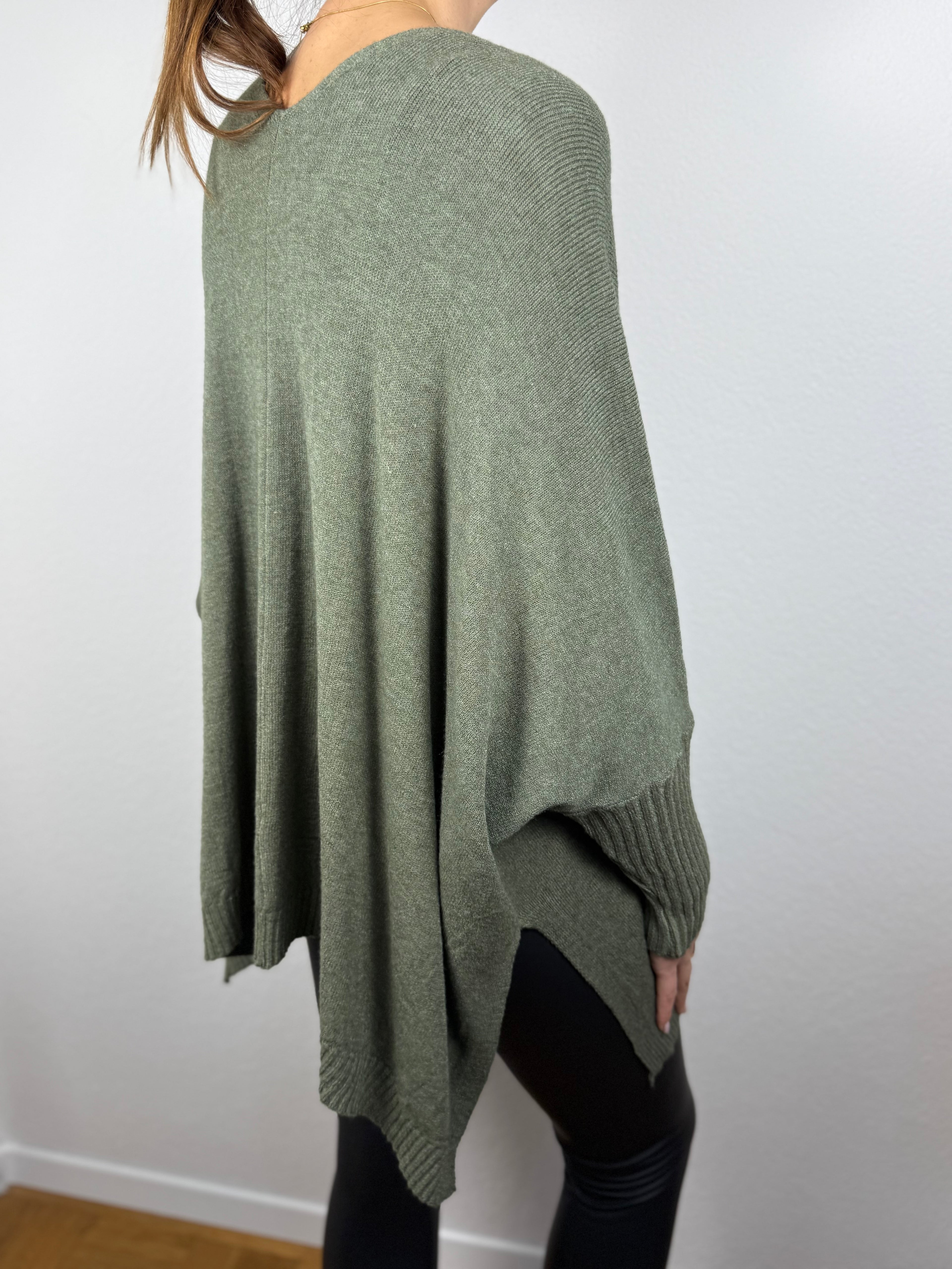 Ultra Oversize Strickjacke Elisa mit Knöpfen - butterweich dank Viskose (Kopie)
