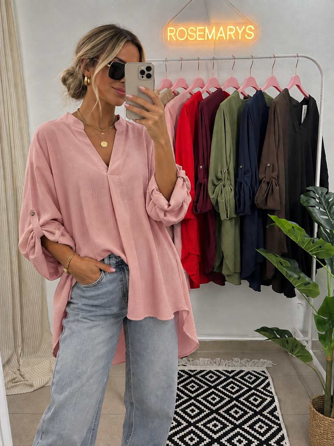 LIVIA – Lange Oversize-Bluse mit V-Ausschnitt - bis 44/46