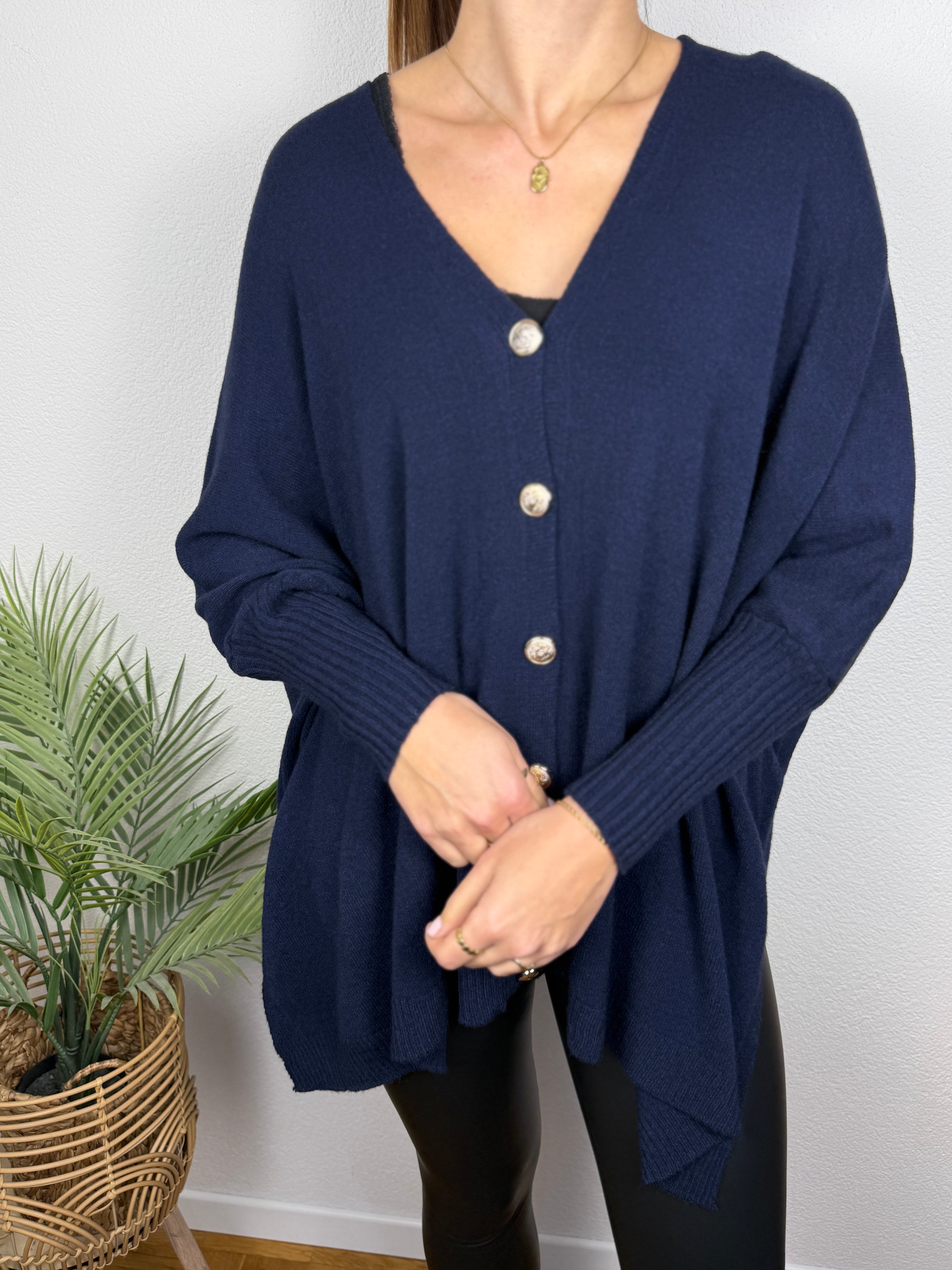 Ultra Oversize Strickjacke Elisa mit Knöpfen - butterweich dank Viskose (Kopie)