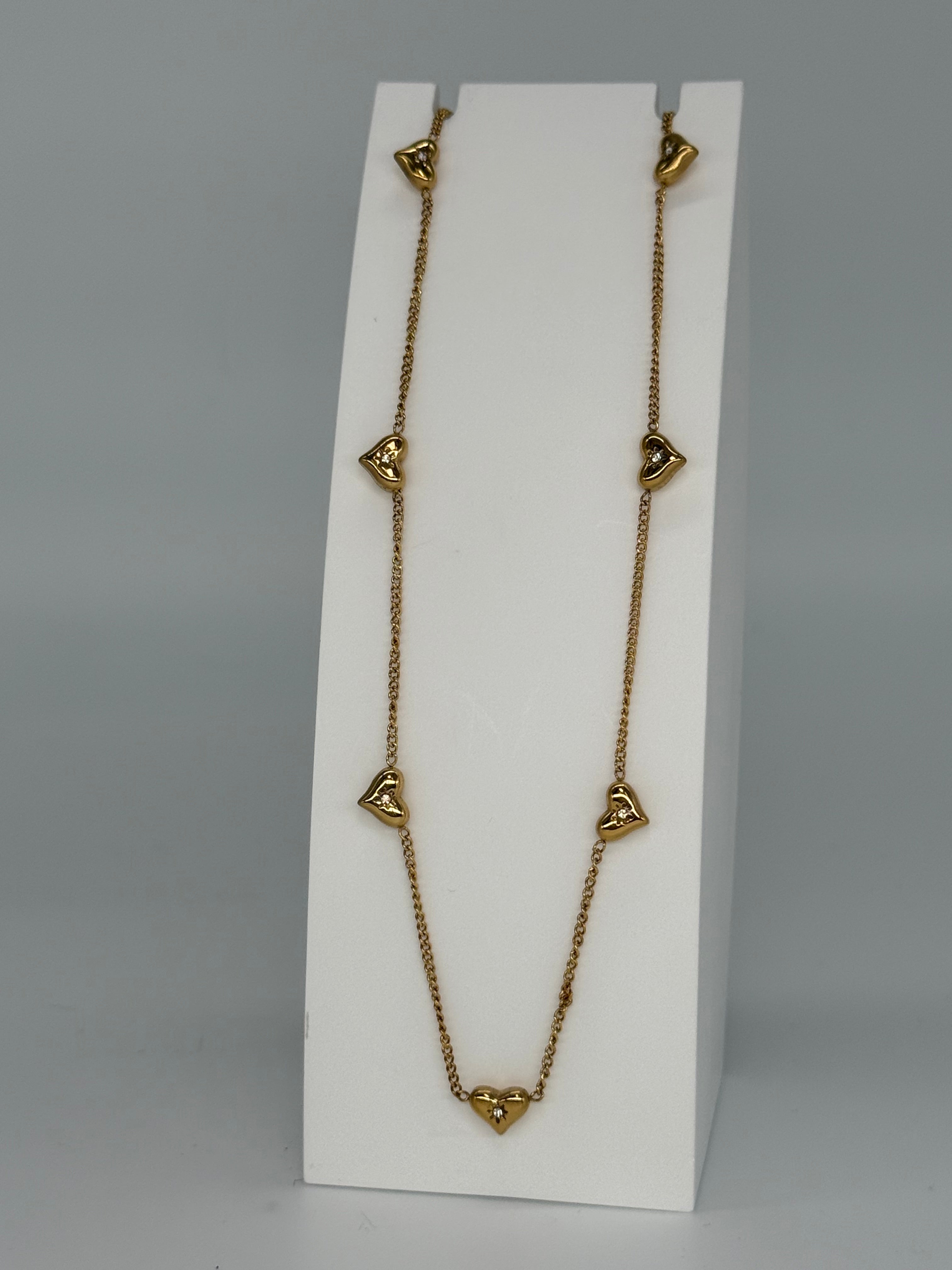 Kette mit Herzen und Strassdetails