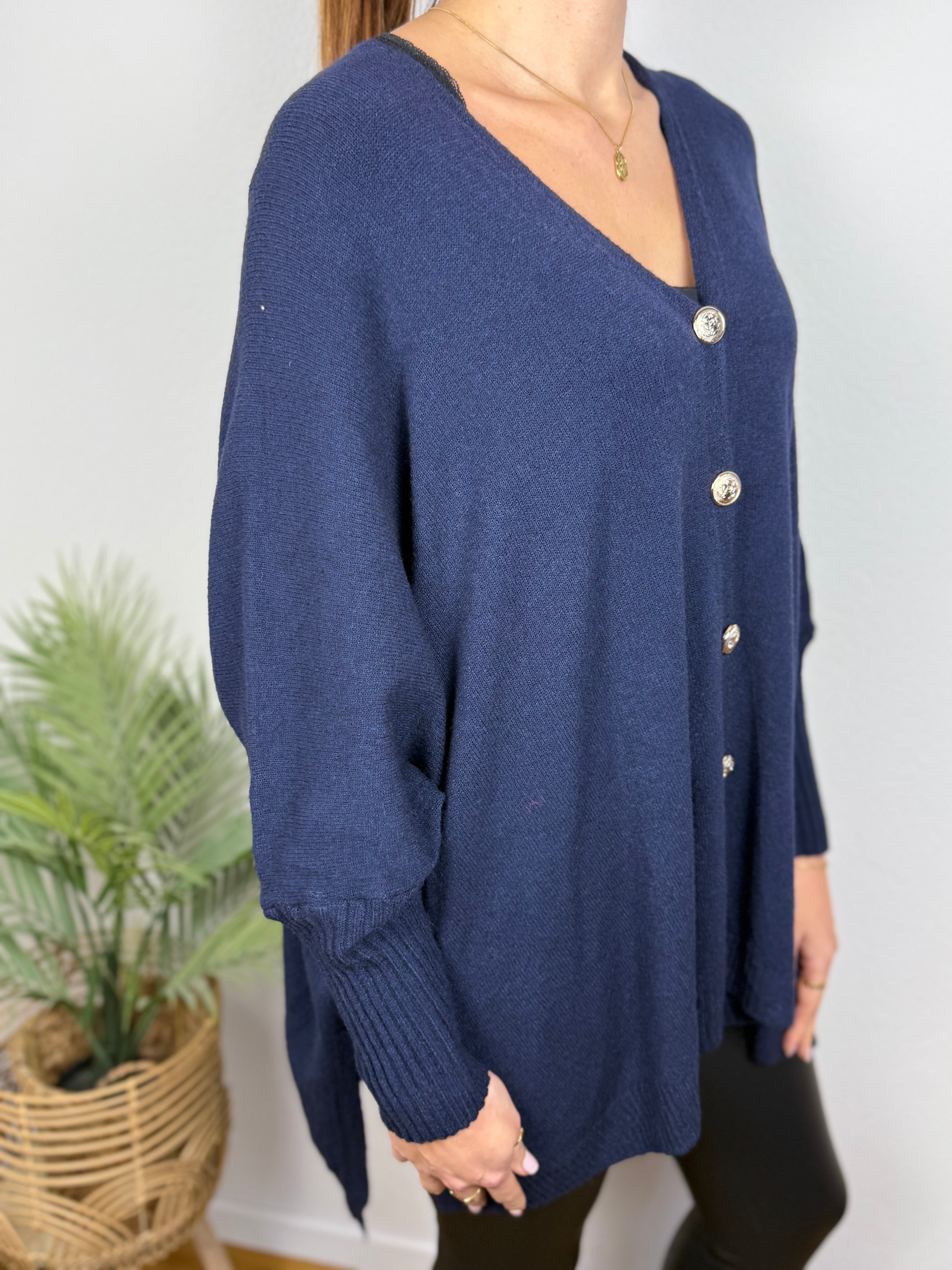 Ultra Oversize Strickjacke Elisa mit Knöpfen - butterweich dank Viskose (Kopie)