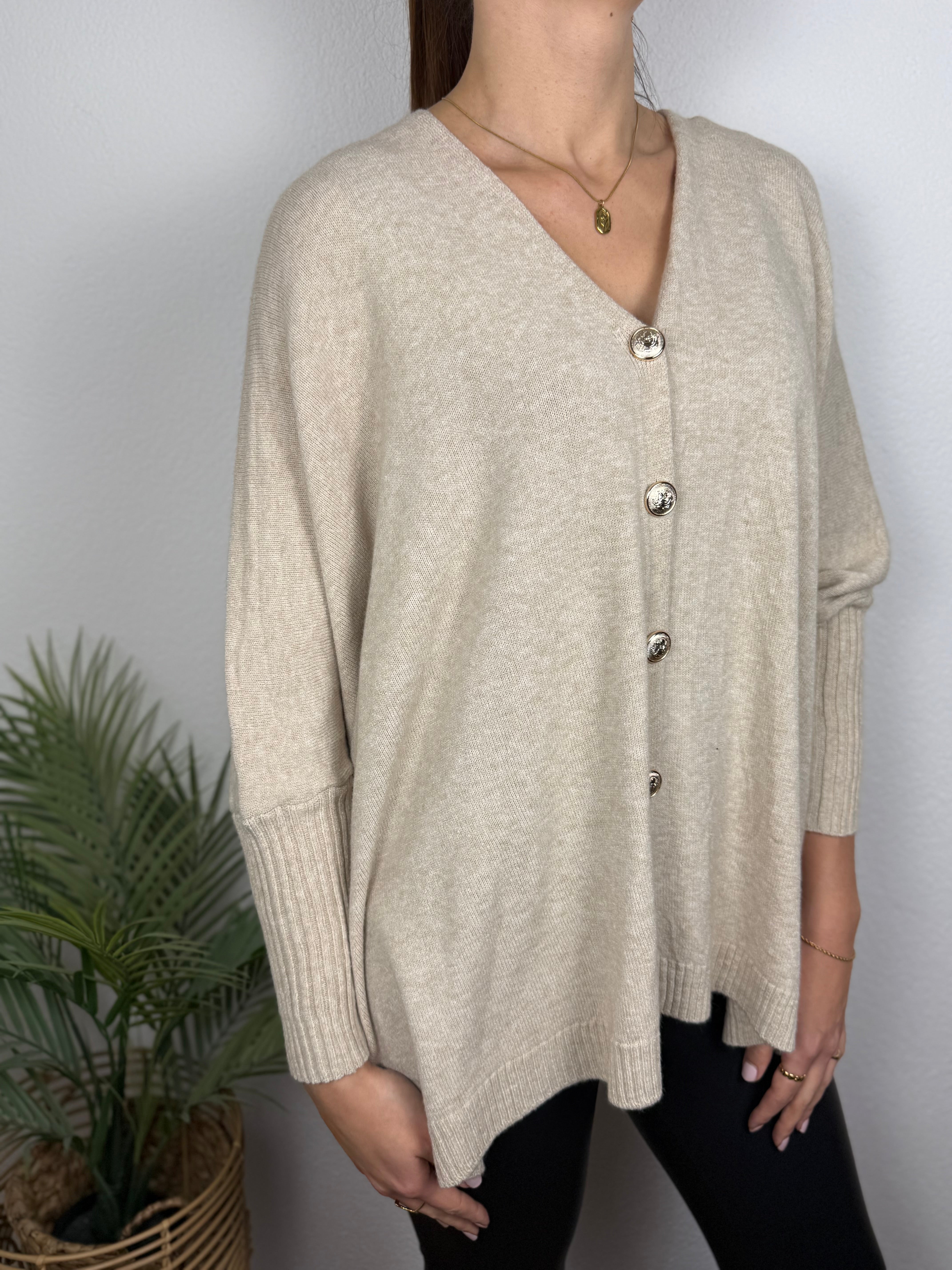 Ultra Oversize Strickjacke Elisa mit Knöpfen - butterweich dank Viskose (Kopie)