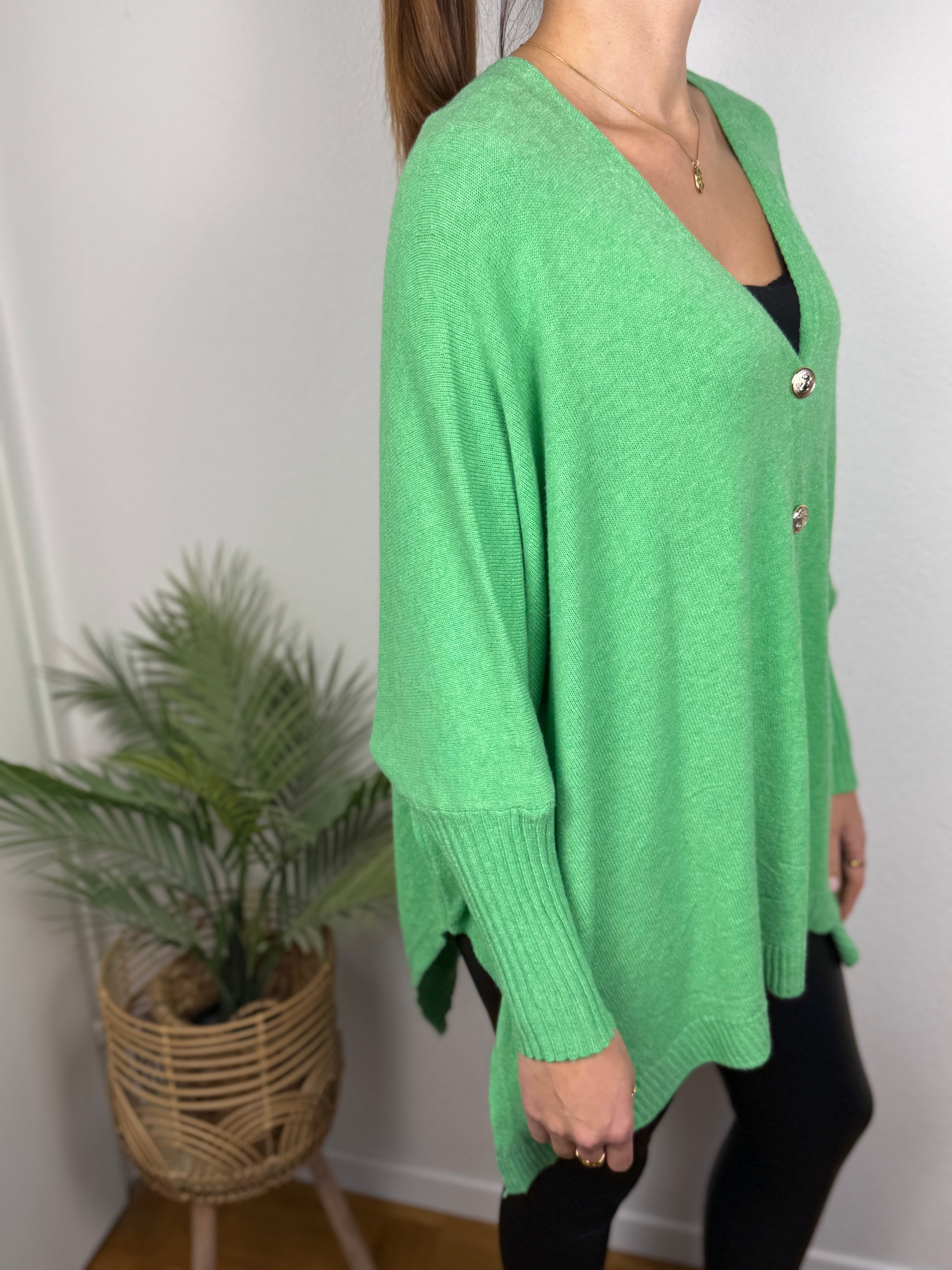Ultra Oversize Strickjacke Elisa mit Knöpfen - butterweich dank Viskose (Kopie)