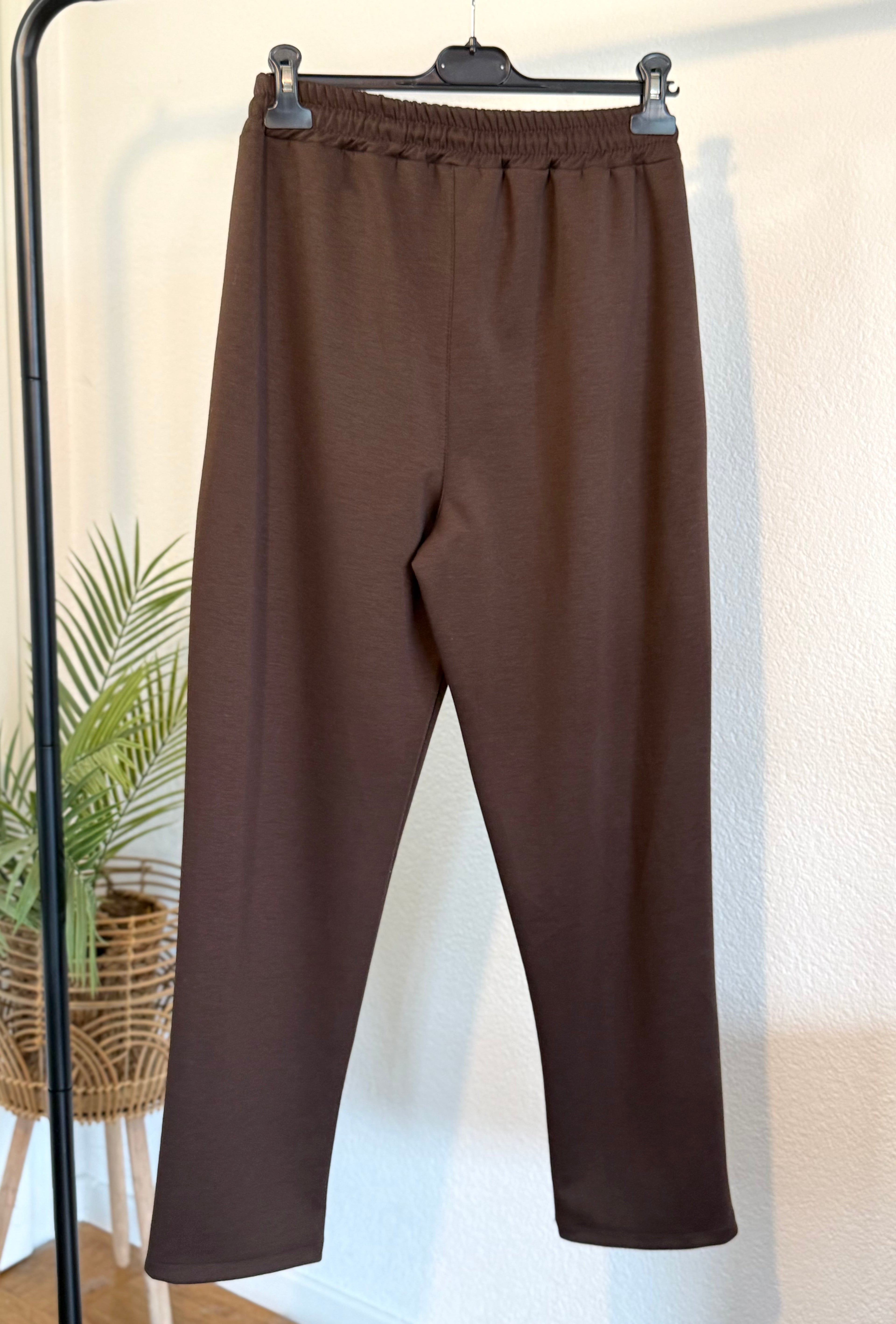 Elegante Butterstoffhose - mit Taschenverzierung in verschiedenen Farben