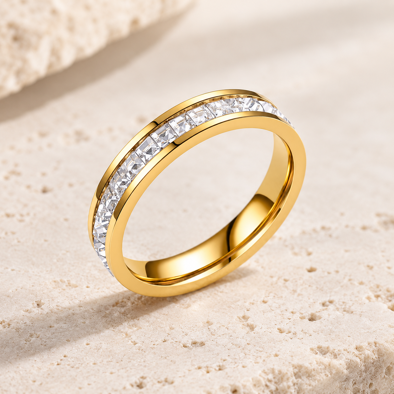 LEVIA Ring – 18K vergoldeter Edelstahl mit Zirkonia