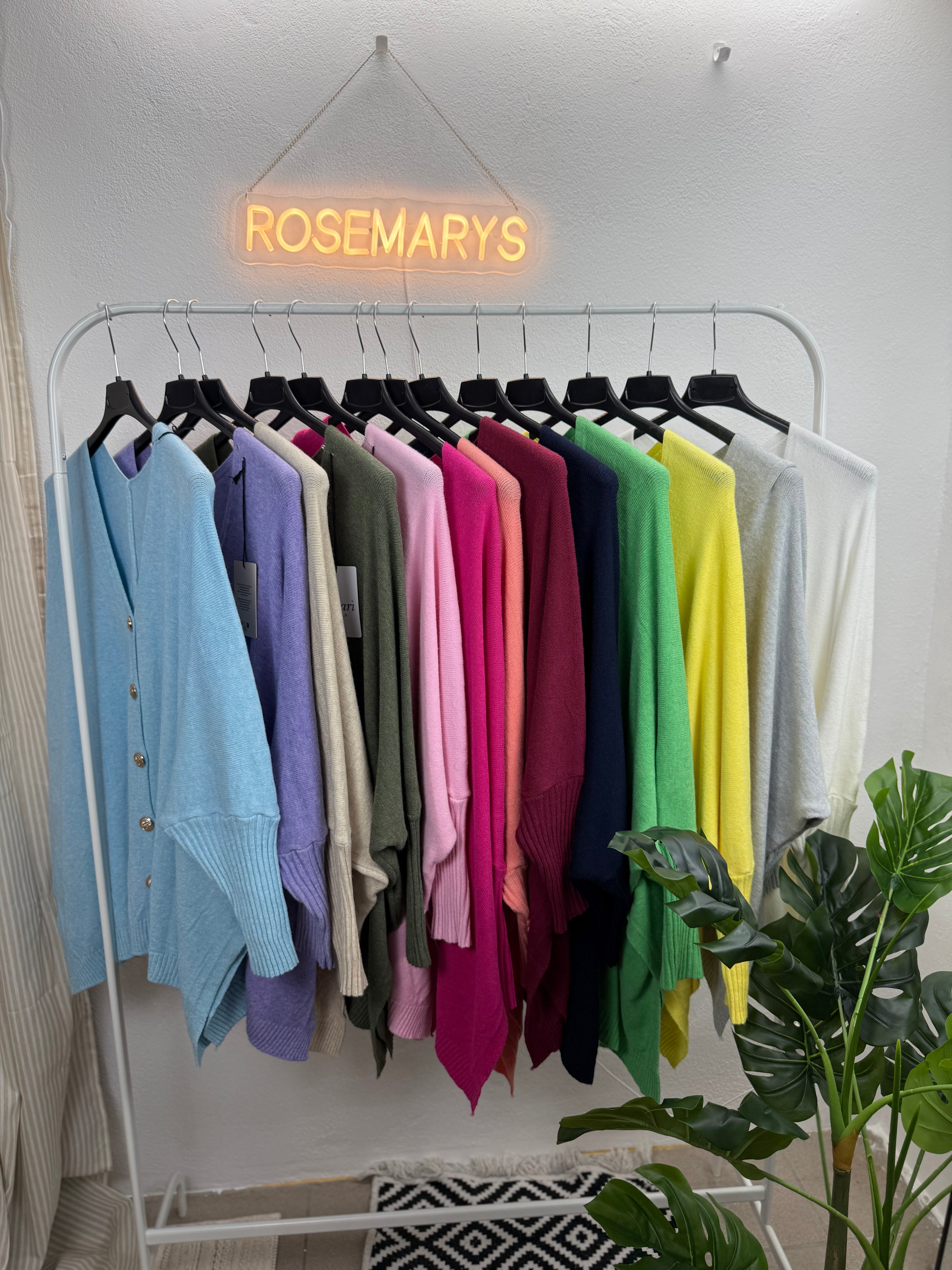 Ultra Oversize Strickjacke Elisa mit Knöpfen - butterweich dank Viskose (Kopie)