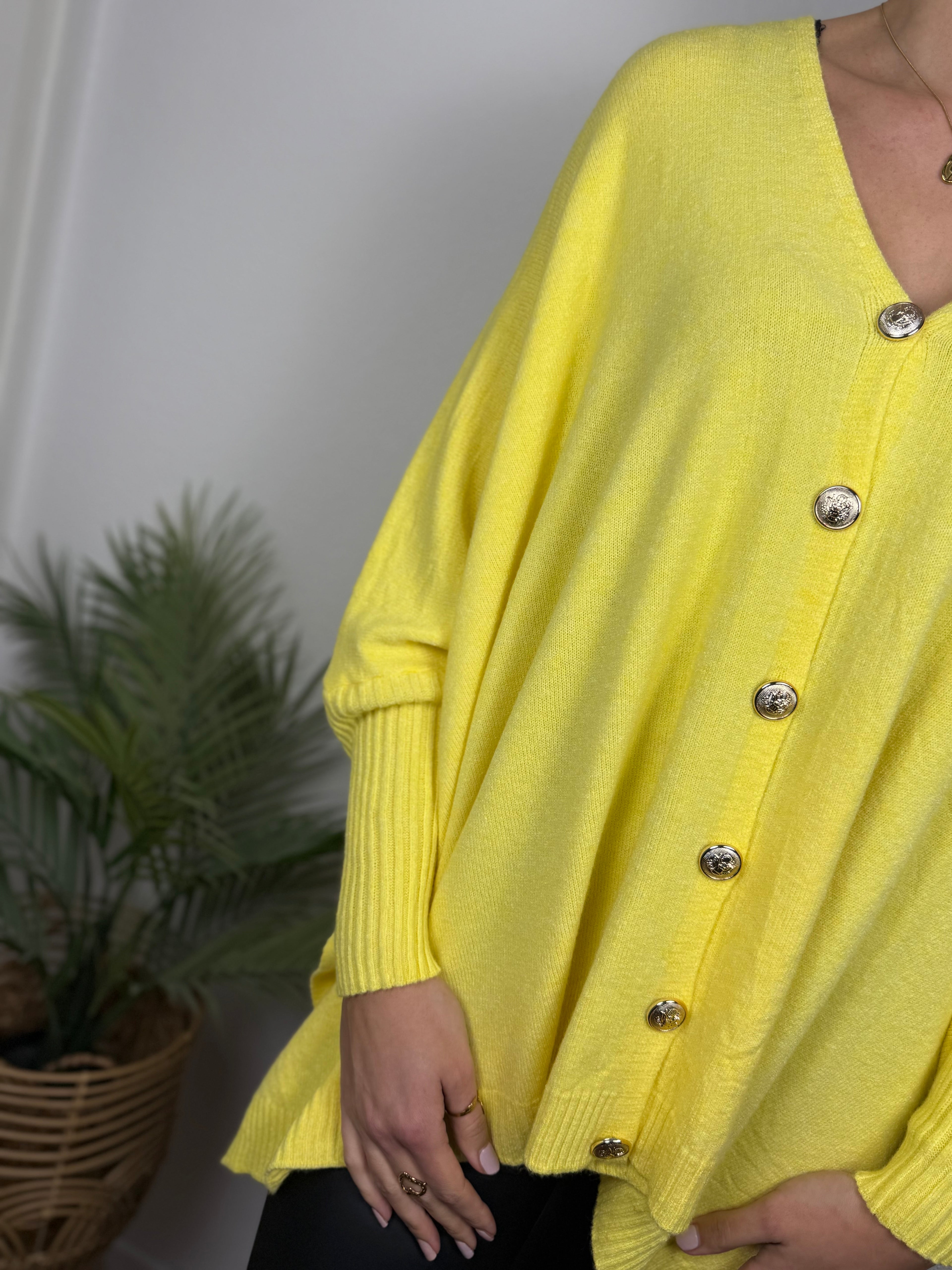 Ultra Oversize Strickjacke Elisa mit Knöpfen - butterweich dank Viskose (Kopie)