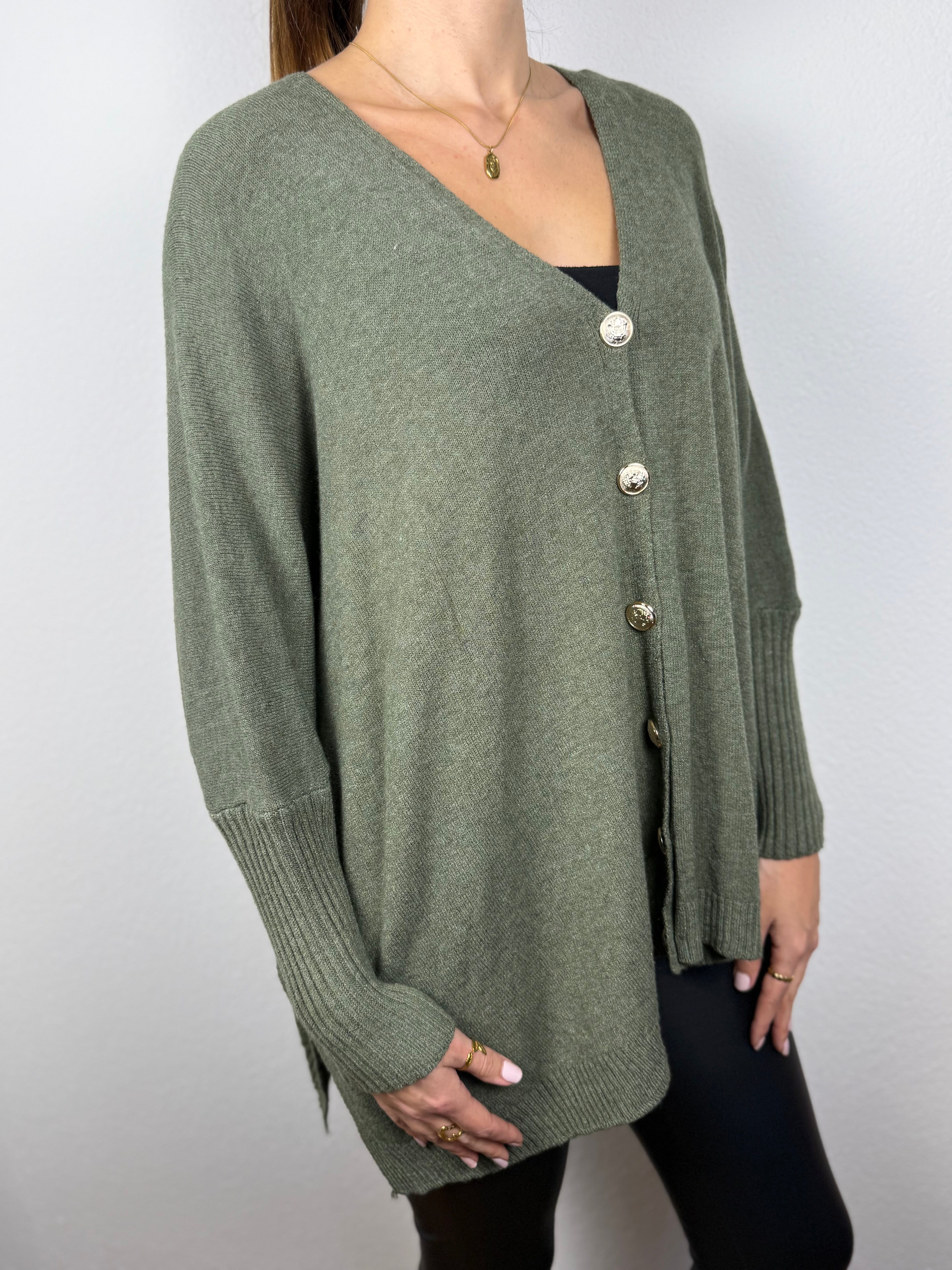 Ultra Oversize Strickjacke Elisa mit Knöpfen - butterweich dank Viskose (Kopie)