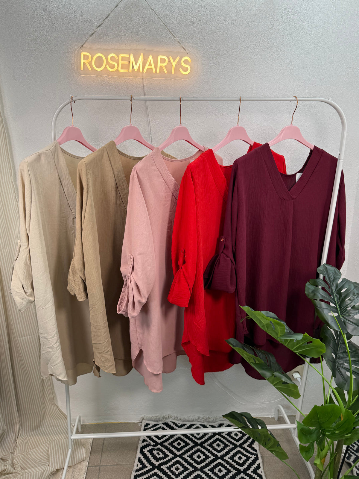 LIVIA – Lange Oversize-Bluse mit V-Ausschnitt - bis 44/46