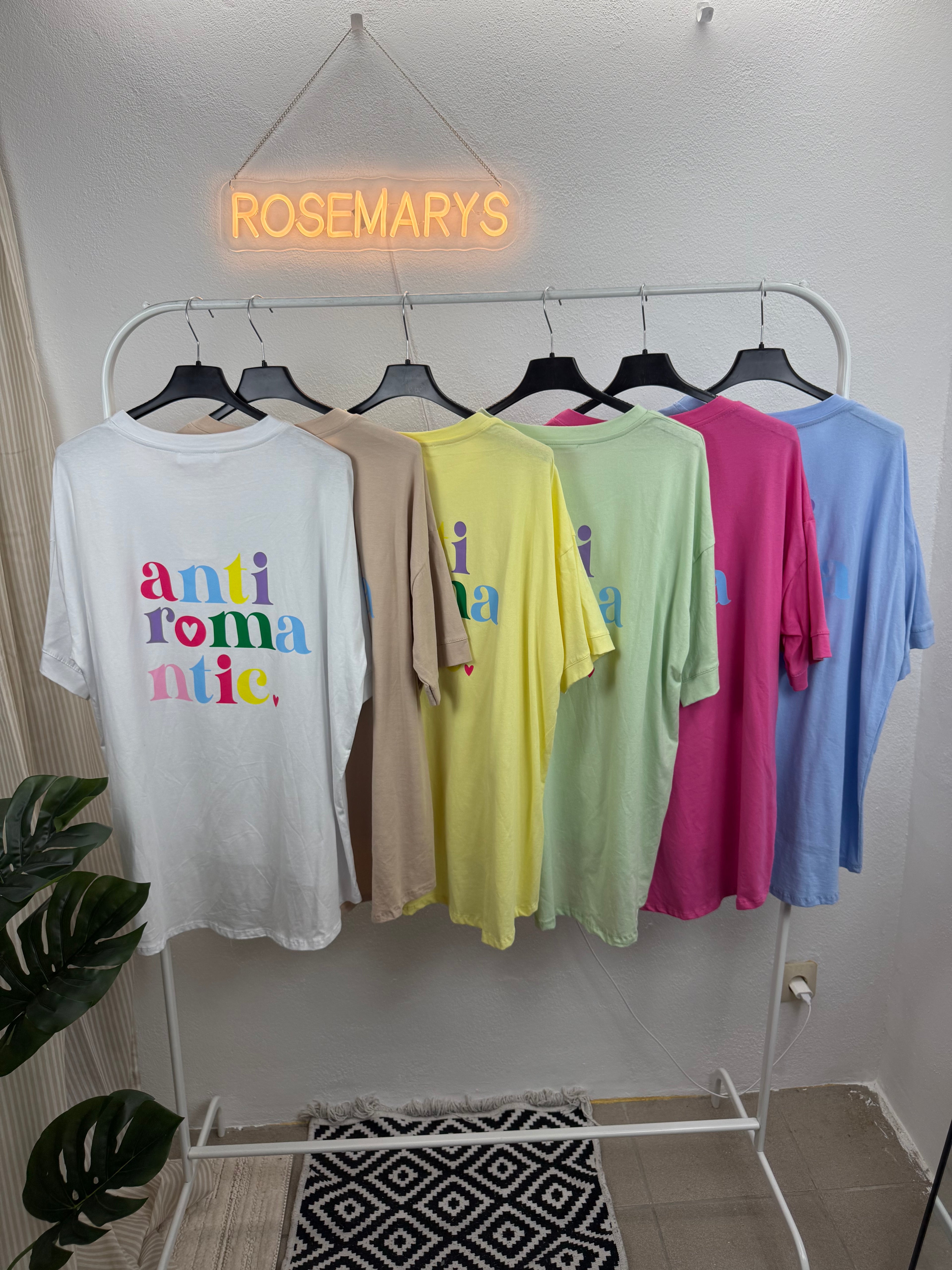 T-Shirt ANTI ROMANTIC - verschiedene Farben