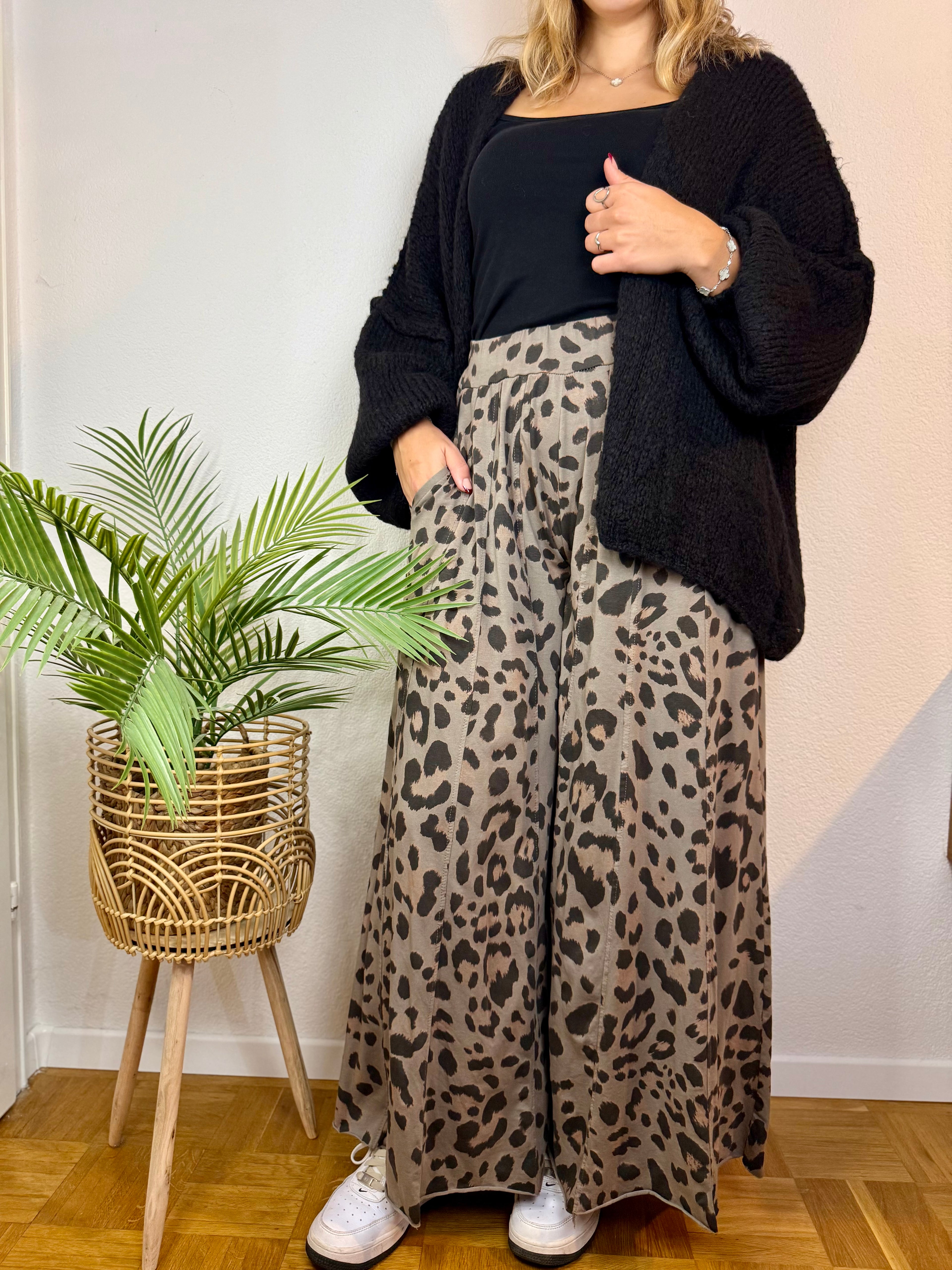 Ultra wide leg Hose mit Leoprint