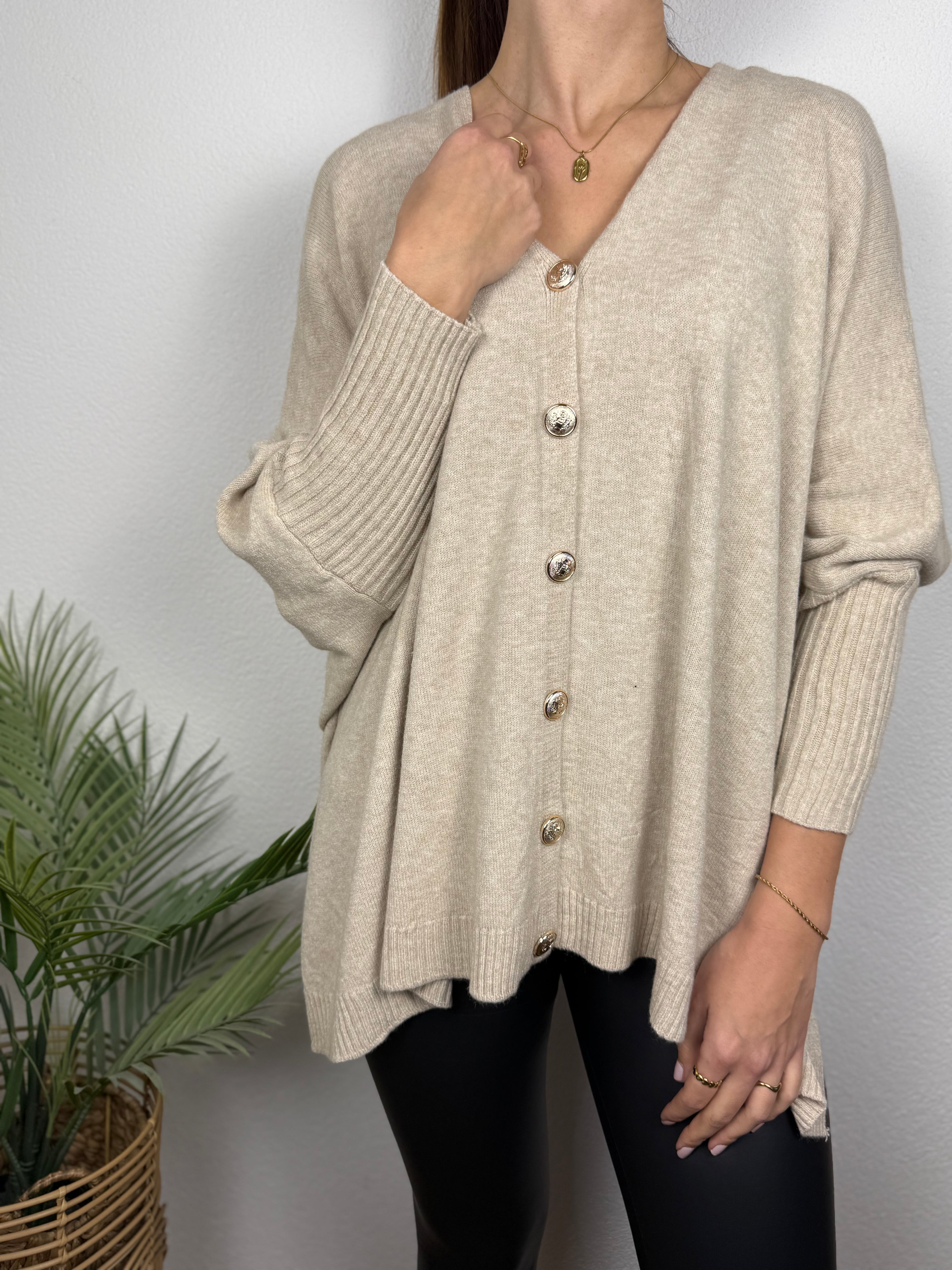 Ultra Oversize Strickjacke Elisa mit Knöpfen - butterweich dank Viskose (Kopie)