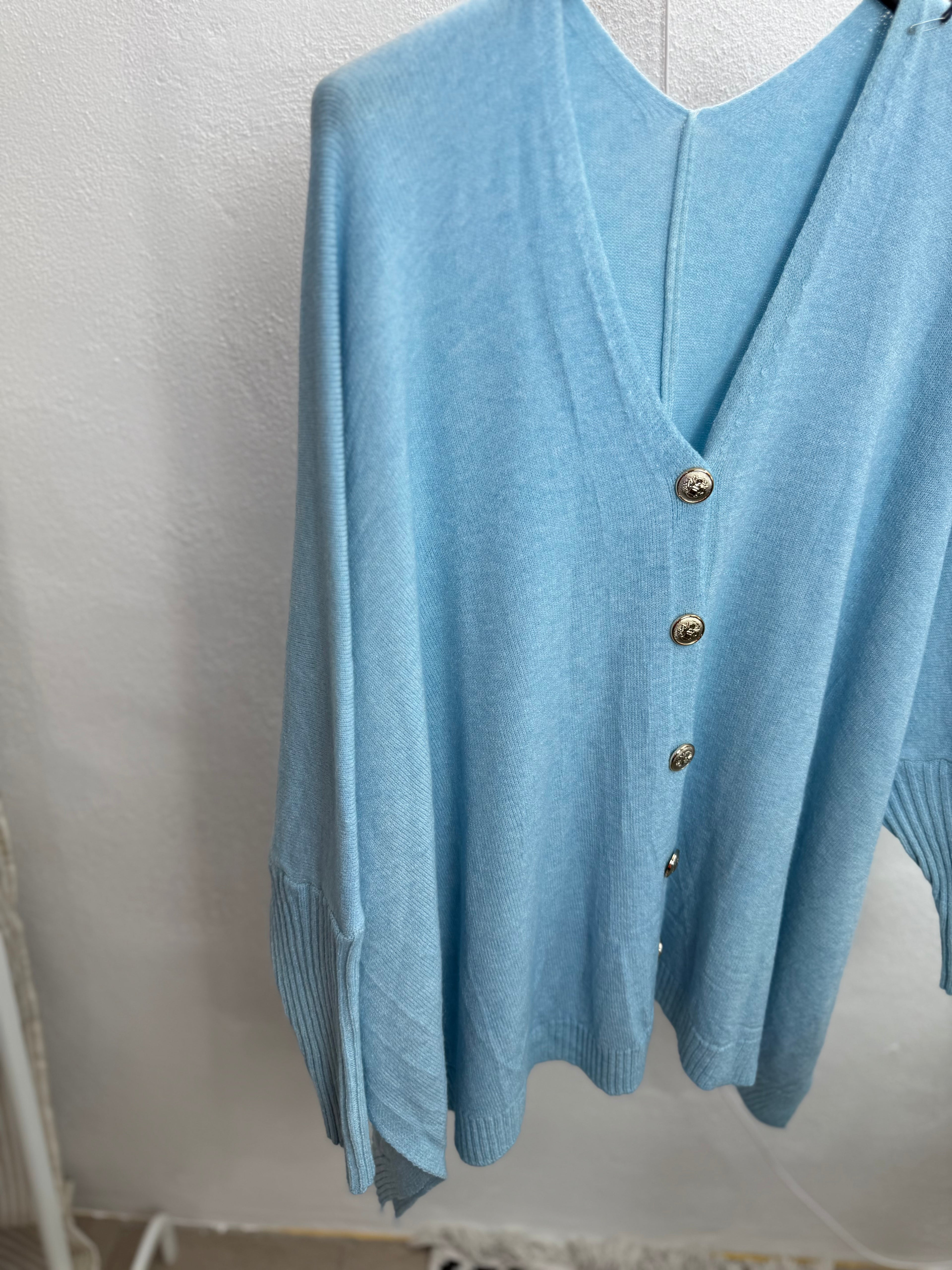 Ultra Oversize Strickjacke Elisa mit Knöpfen - butterweich dank Viskose (Kopie)