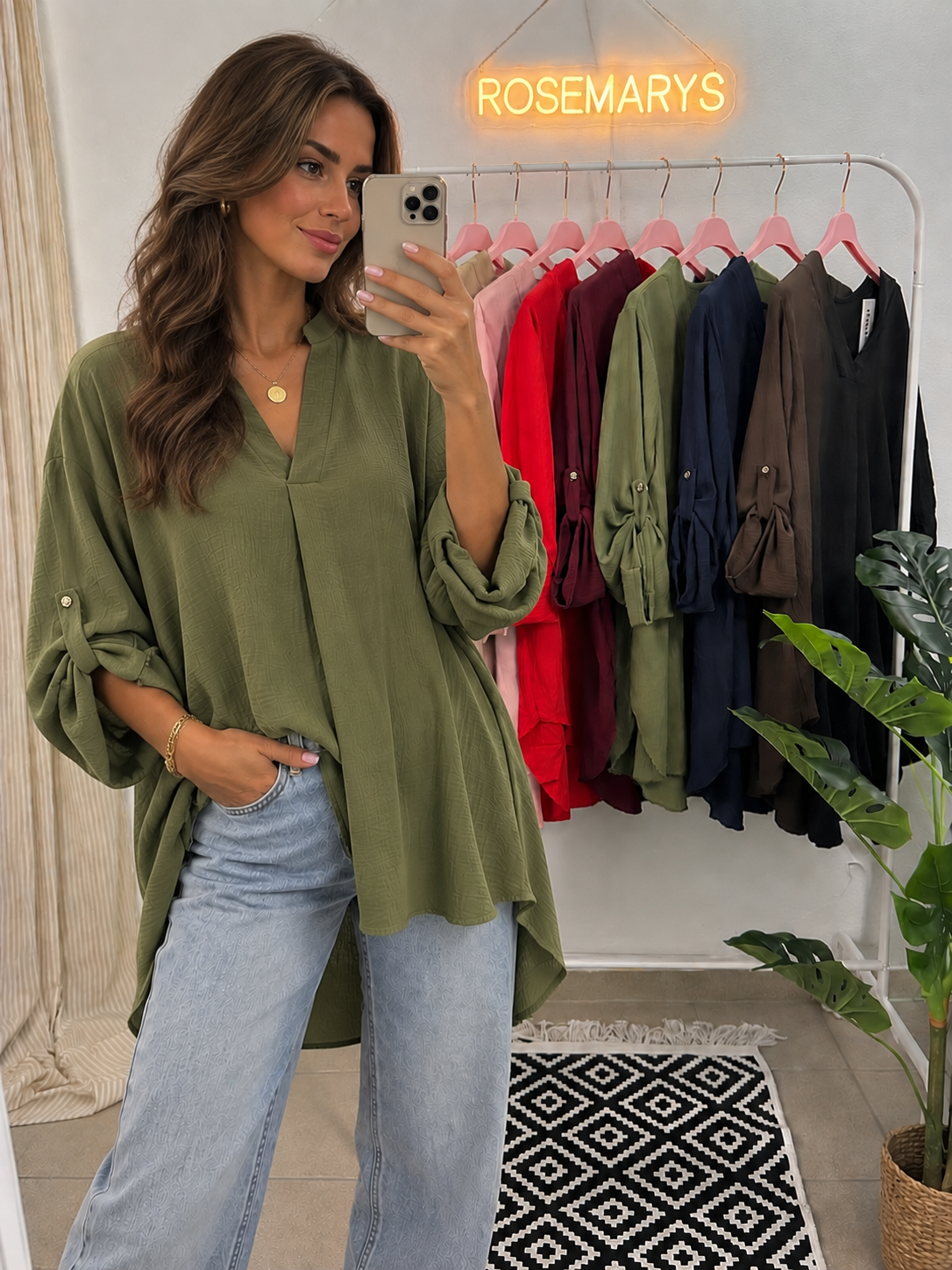 LIVIA – Lange Oversize-Bluse mit V-Ausschnitt - bis 44/46