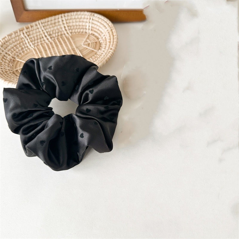 Scrunchie HEARTS - in Satin-Optik