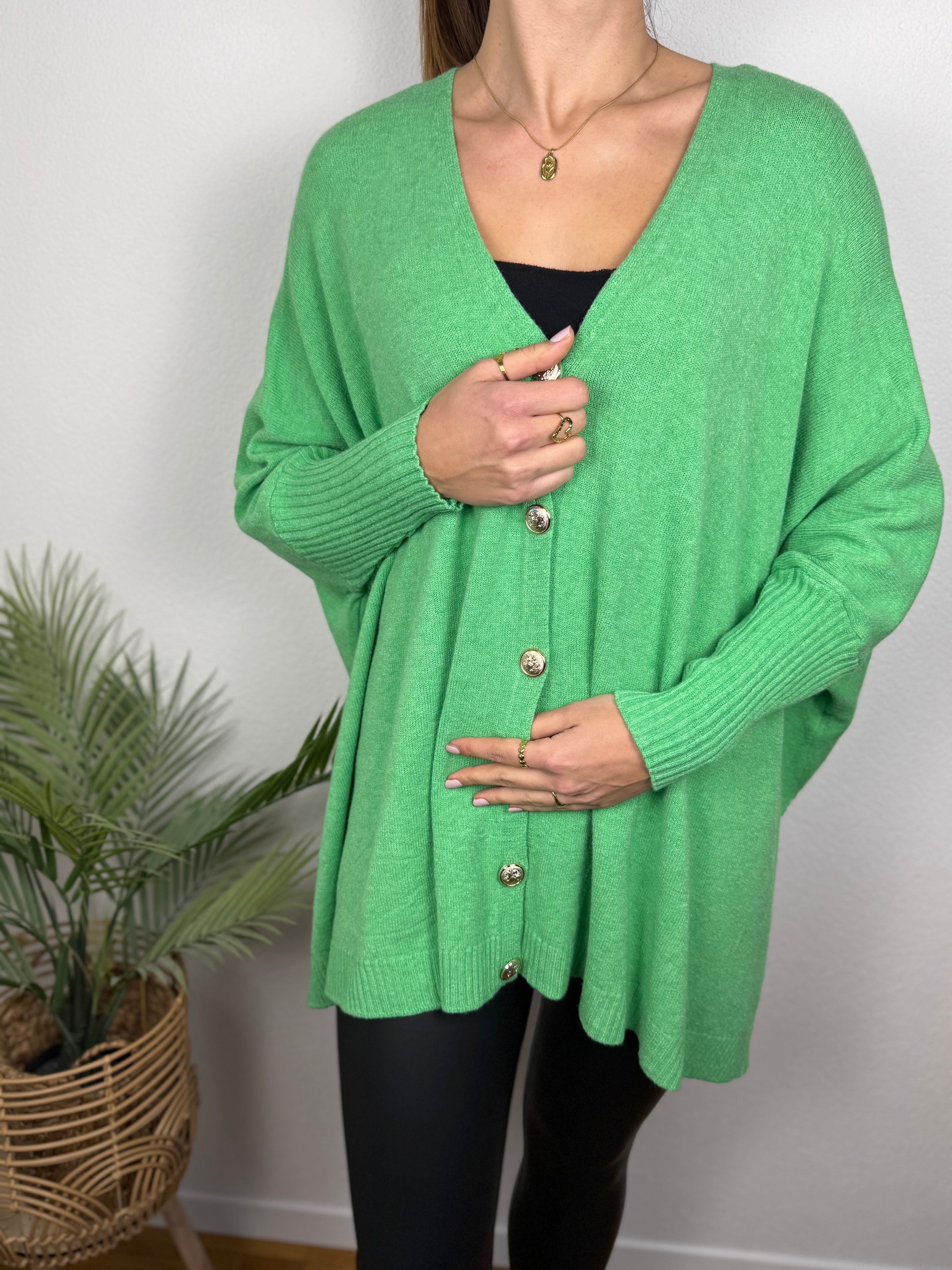 Ultra Oversize Strickjacke Elisa mit Knöpfen - butterweich dank Viskose (Kopie)