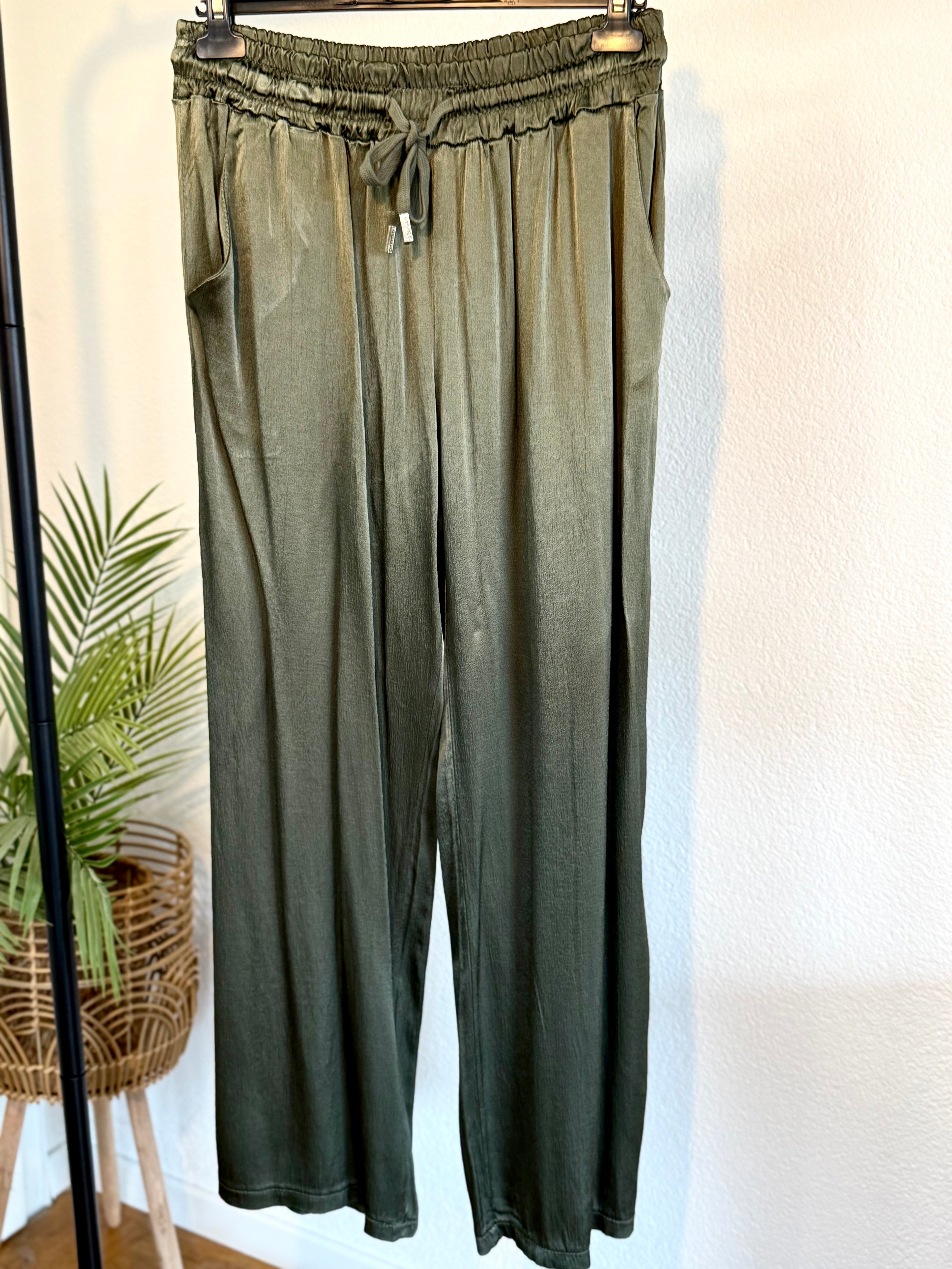 Elegante Satin-Hose mit Glanzfinish