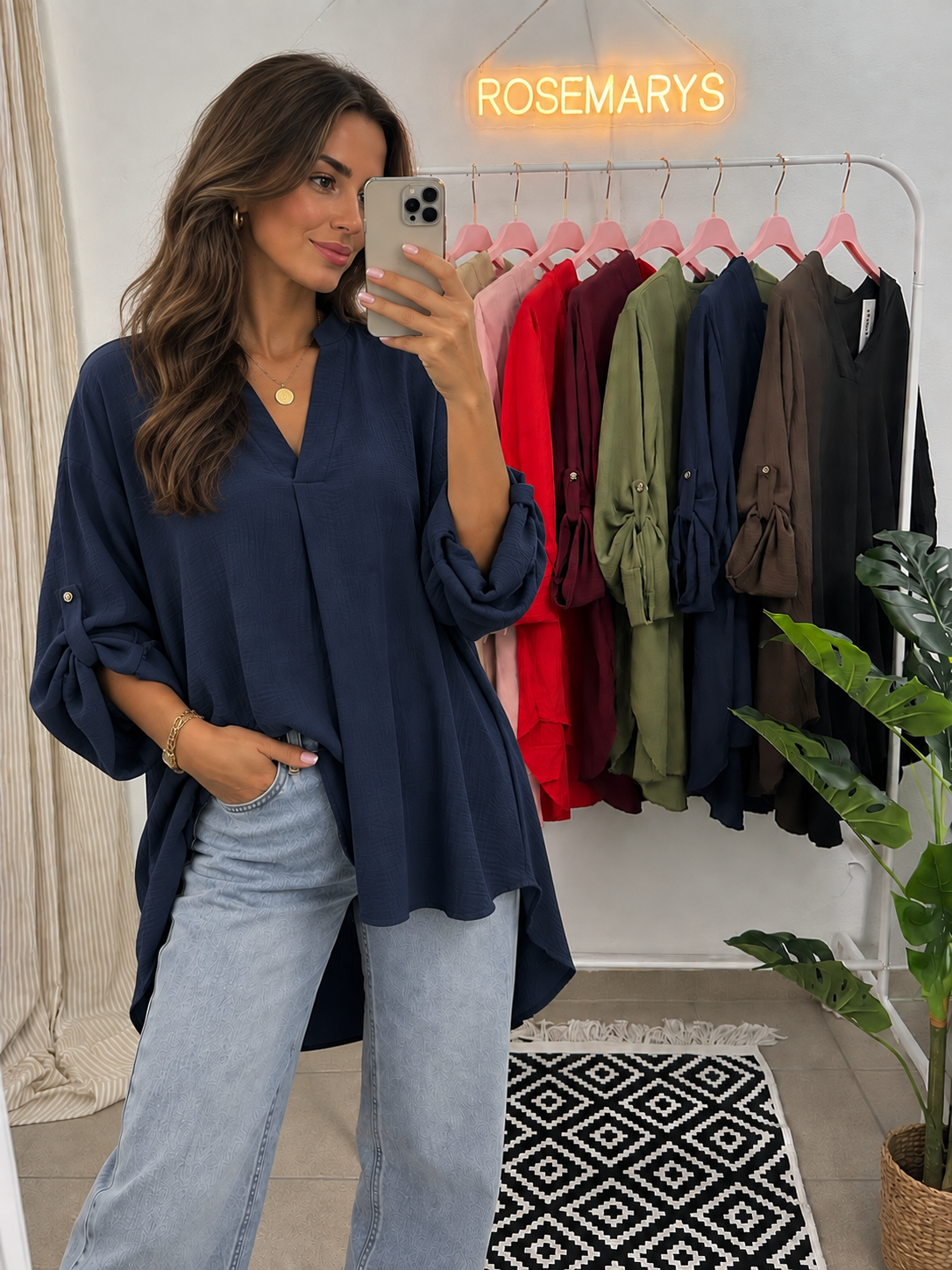 LIVIA – Lange Oversize-Bluse mit V-Ausschnitt - bis 44/46