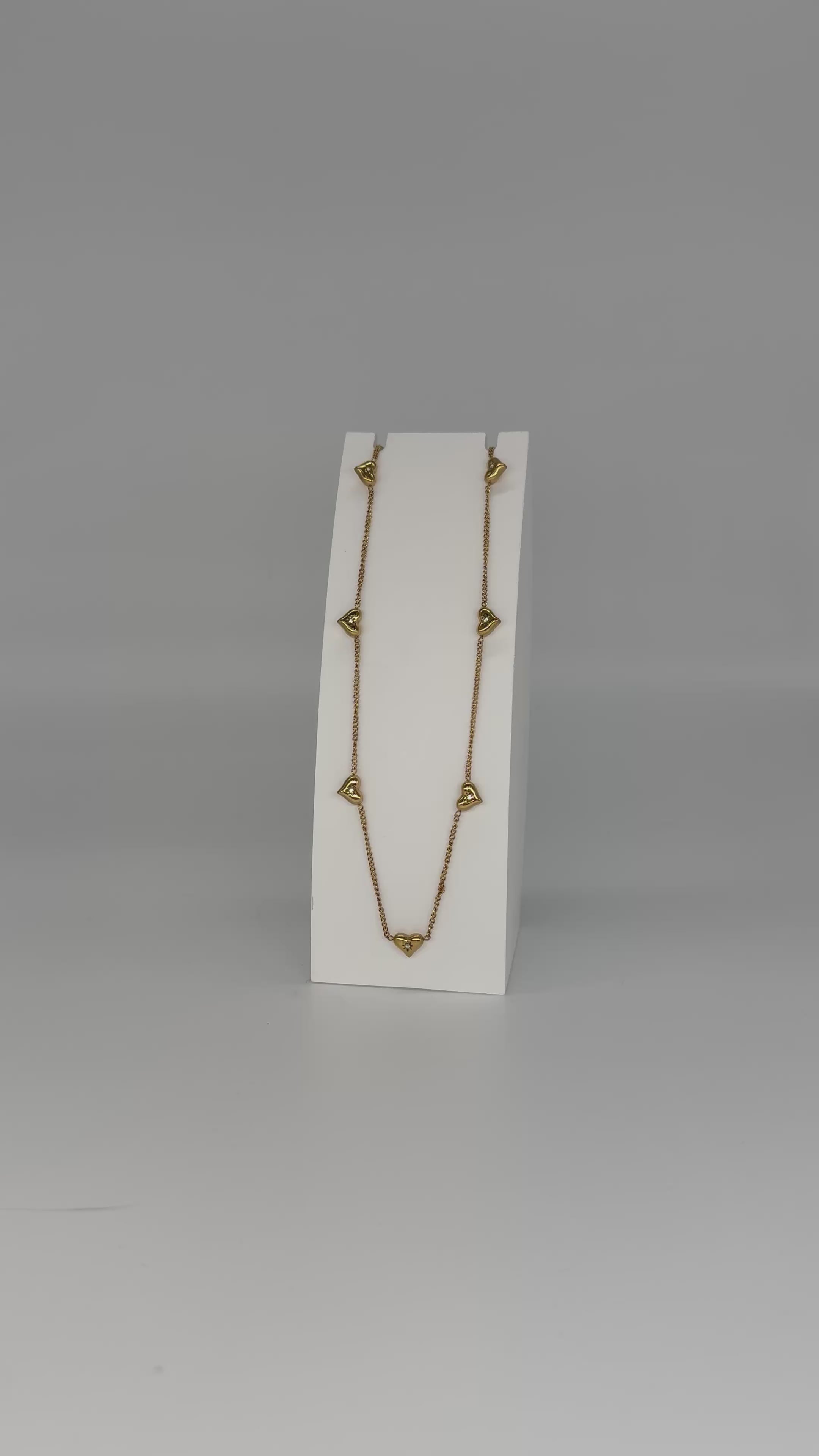 Kette mit Herzen und Strassdetails