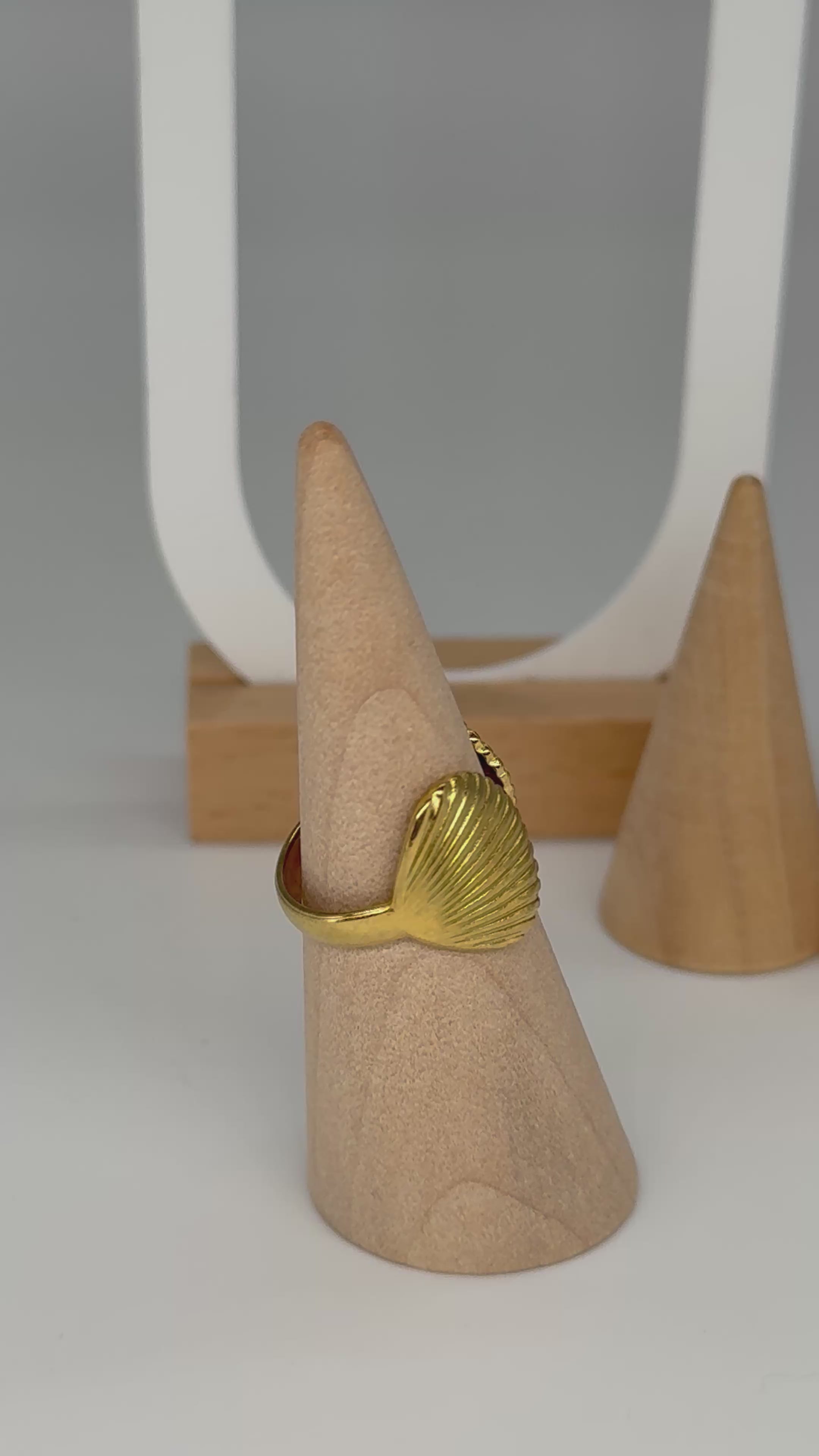 Ring im Muscheldesign - größenverstellbar + 18K Vergoldung